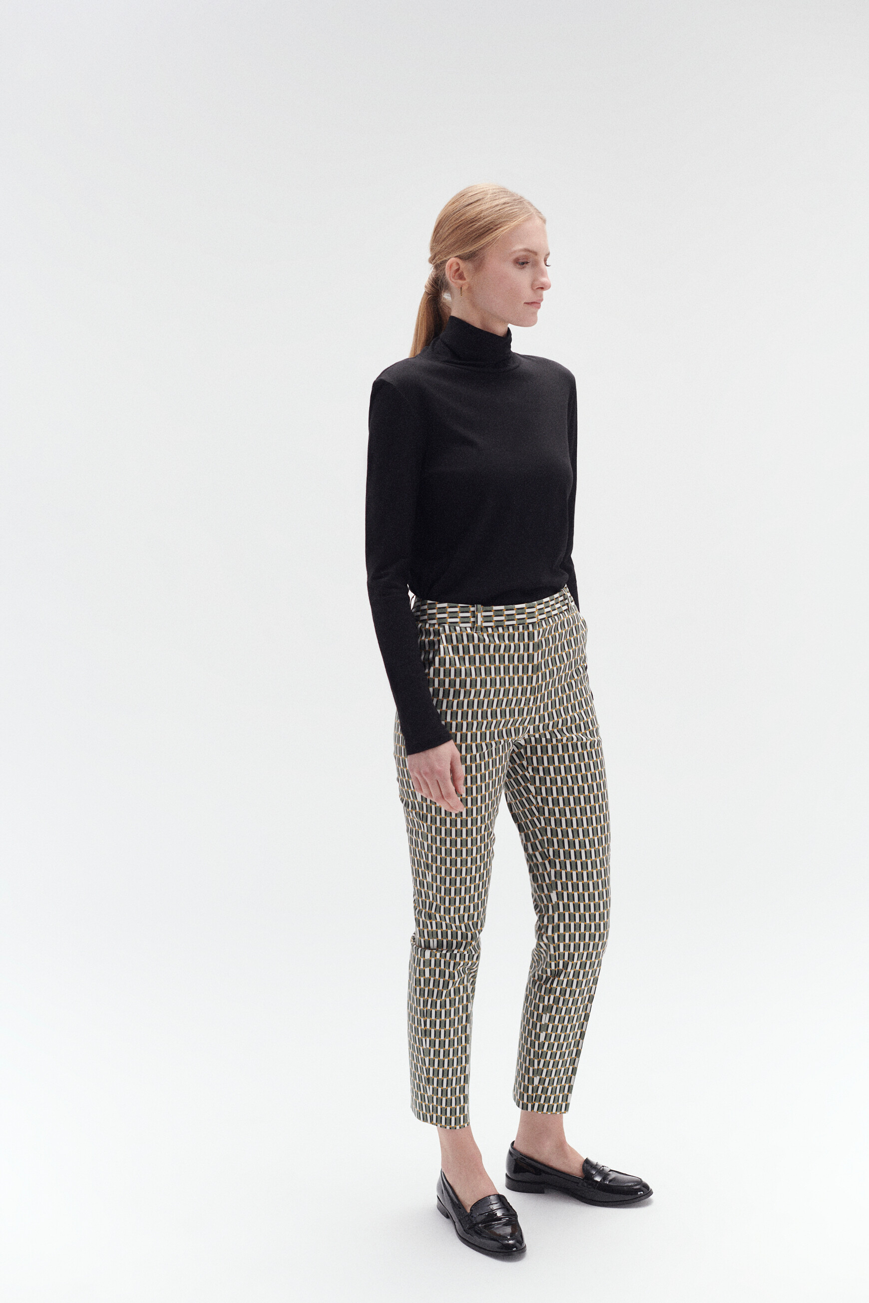 pantalon gabin a motifs graphiques vert kaki femme Pantalon gabin à motifs graphiques vert kaki femme
