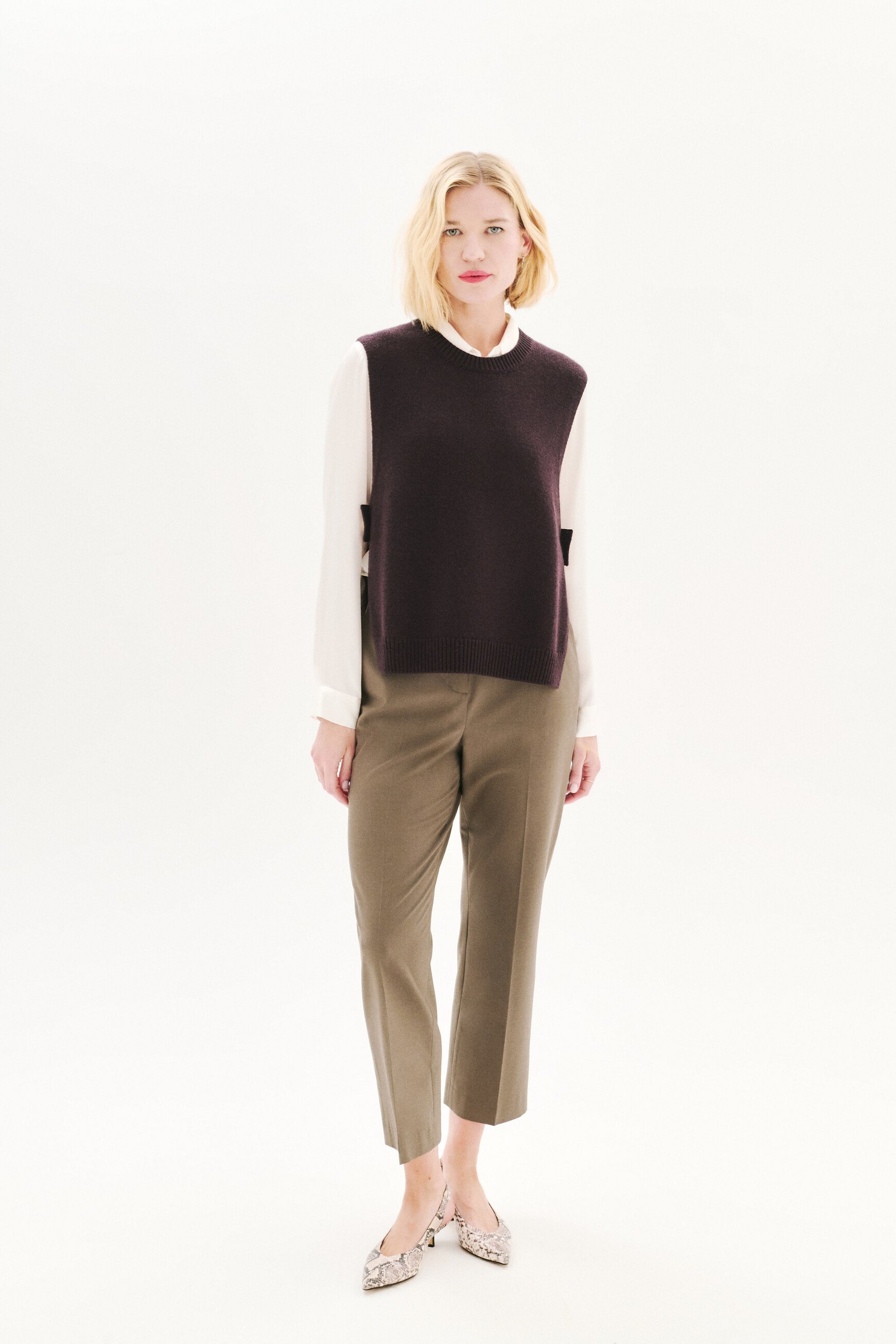 hevy poncho dark brown woman