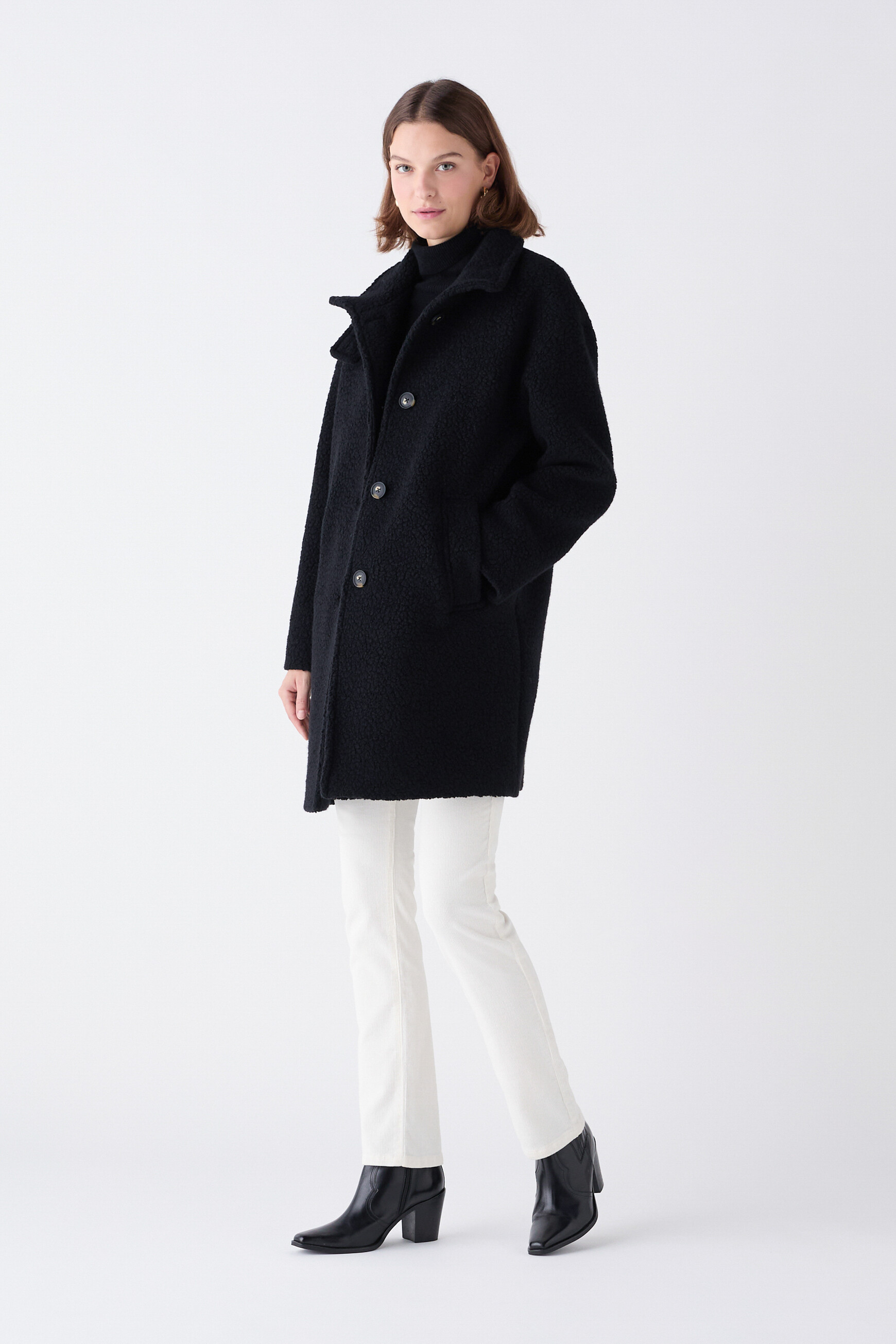 Gbomani coat black woman