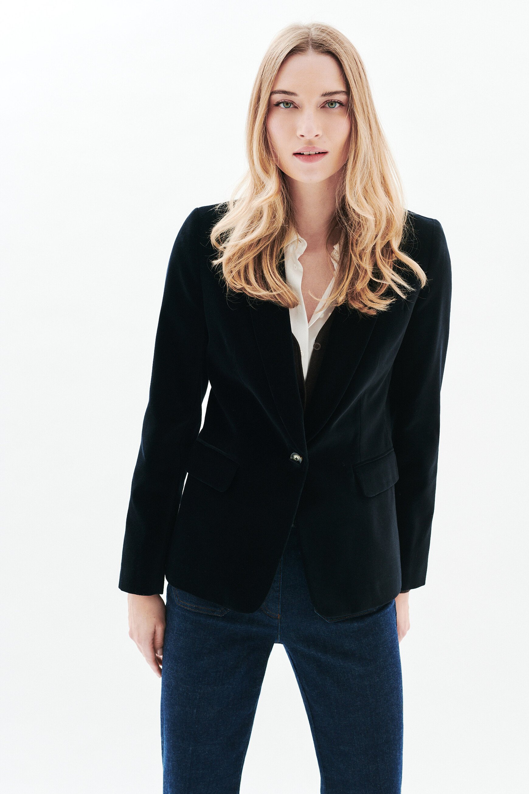 Aurora blazer black woman