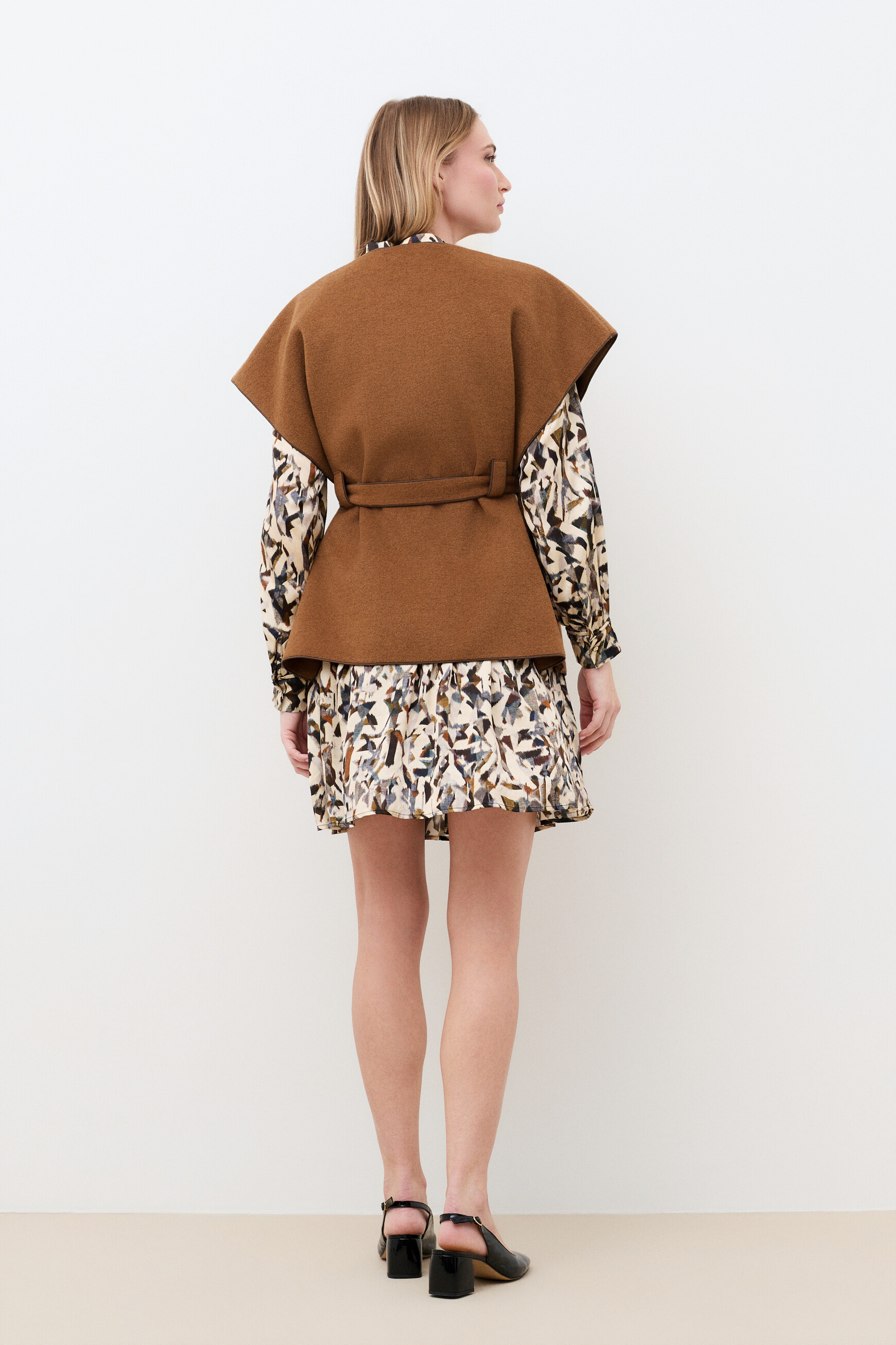 Hasora poncho dark brown woman