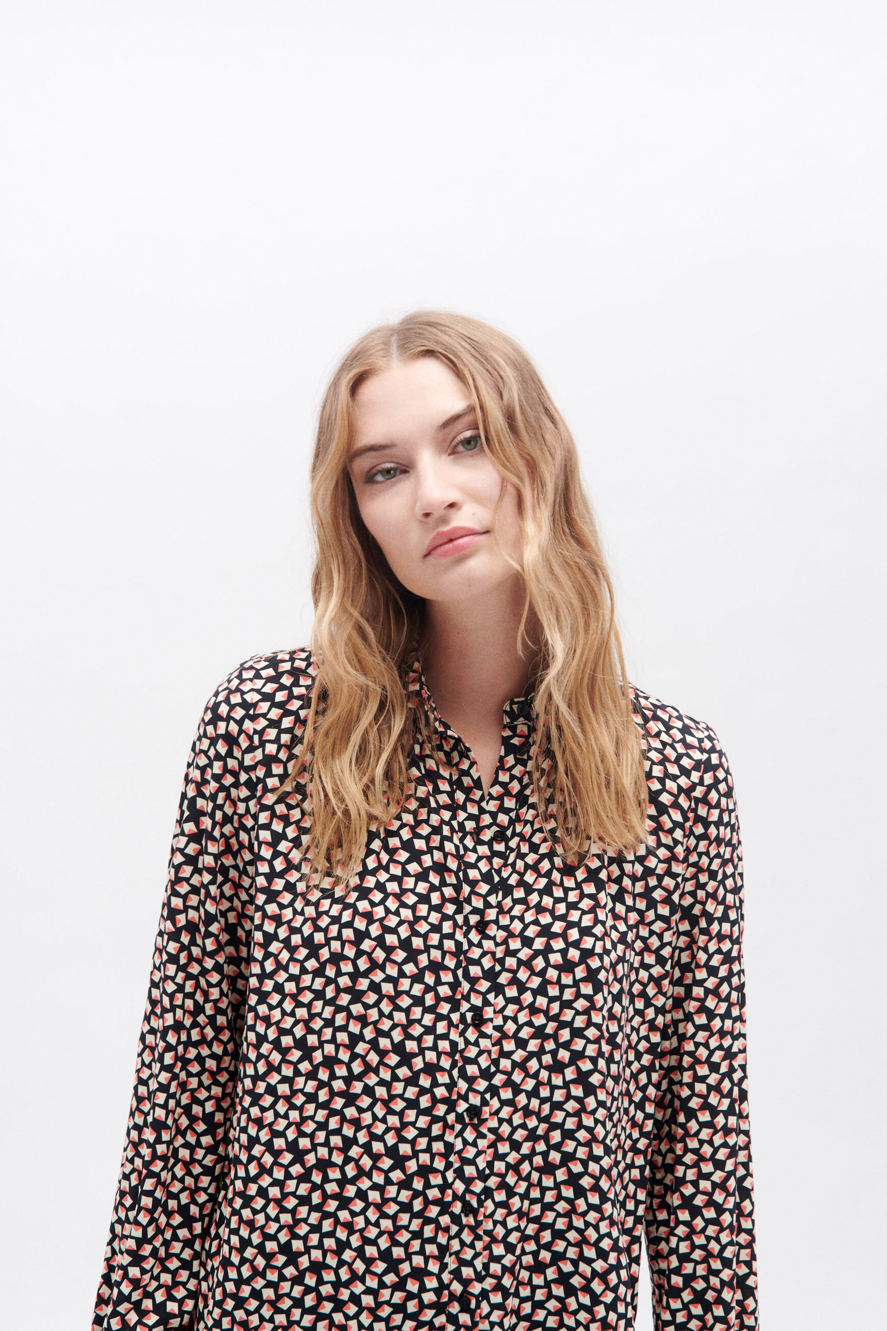 Chemise noire femme 2025