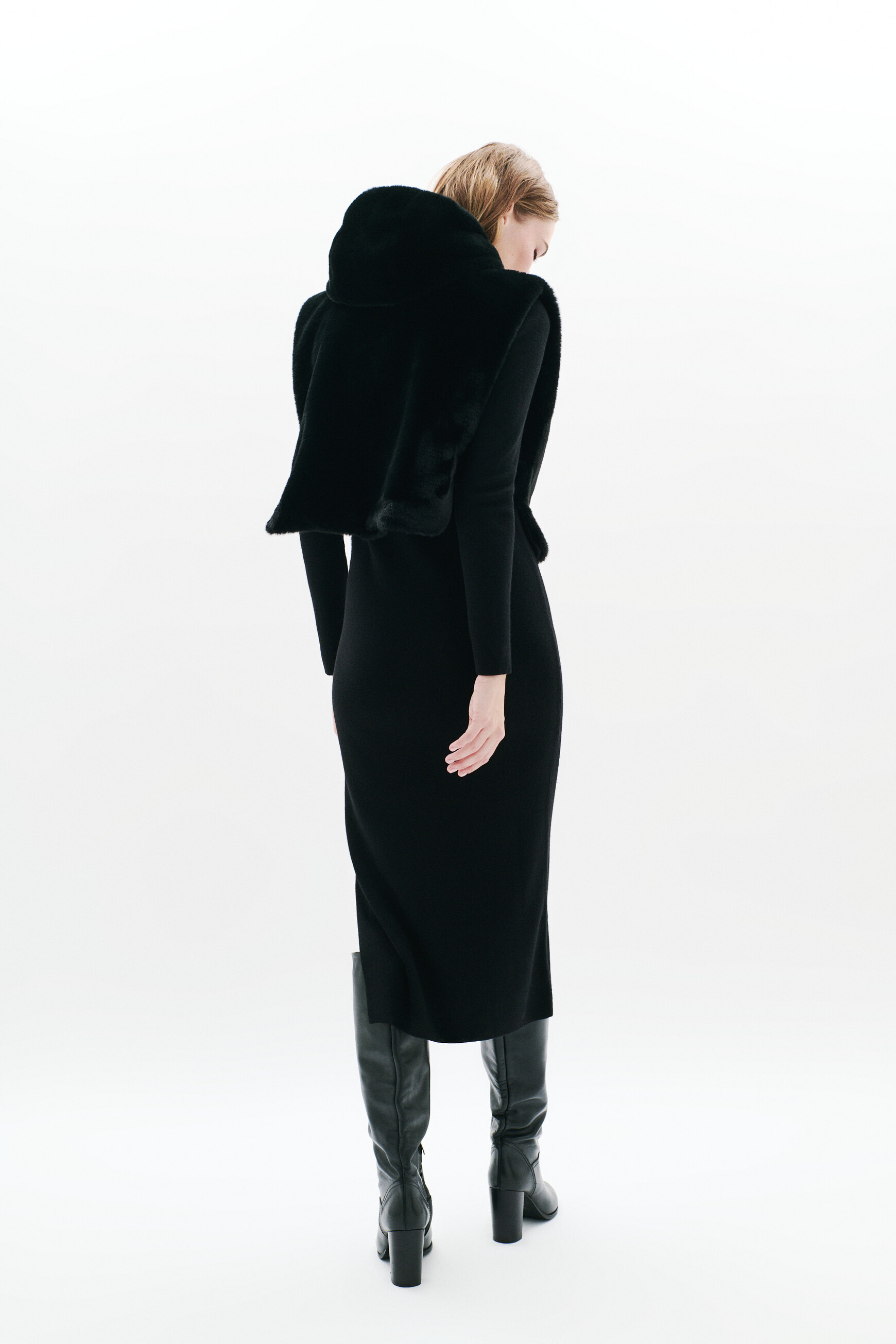 ytara poncho black woman Ytara poncho black woman
