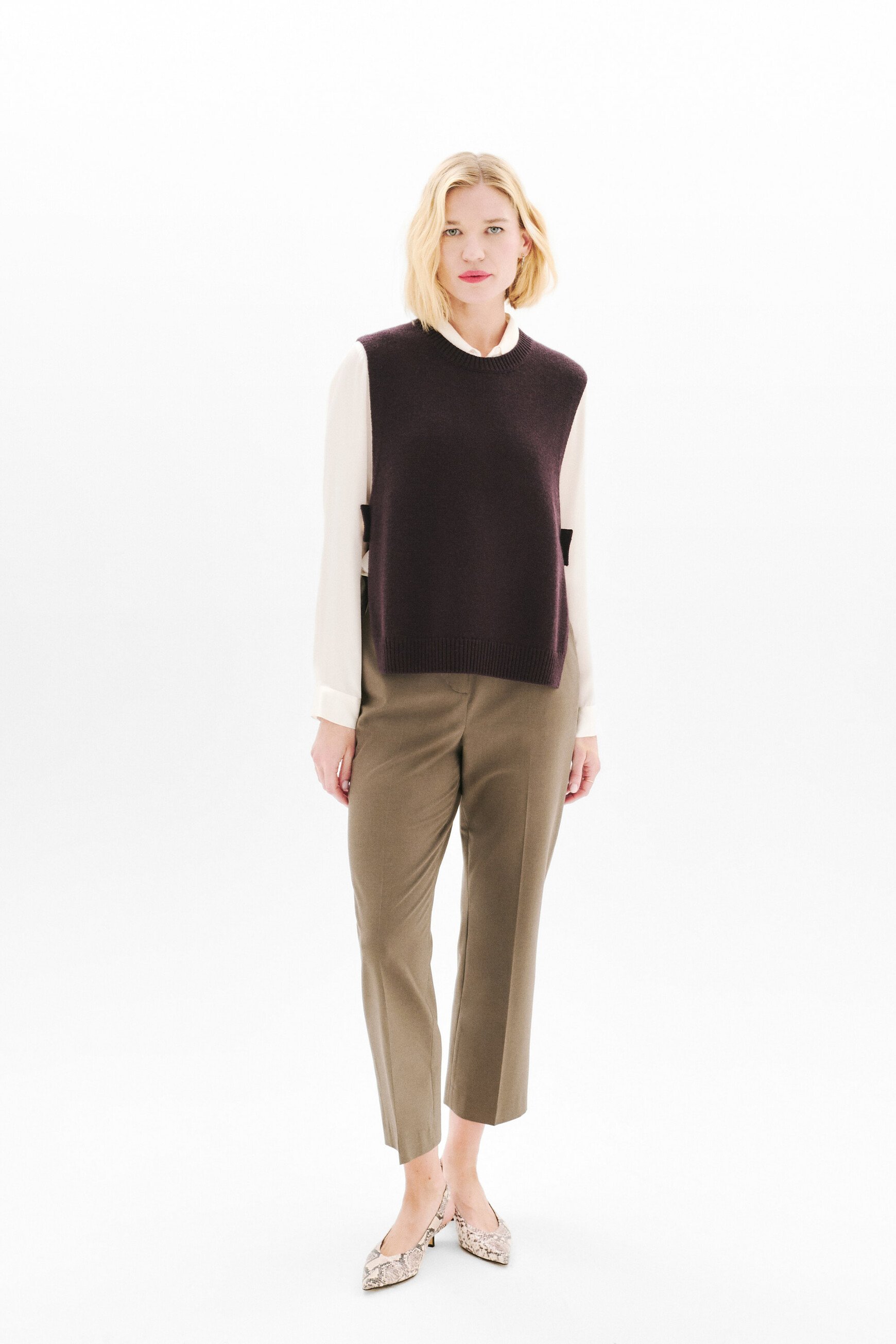 hevy poncho dark brown woman