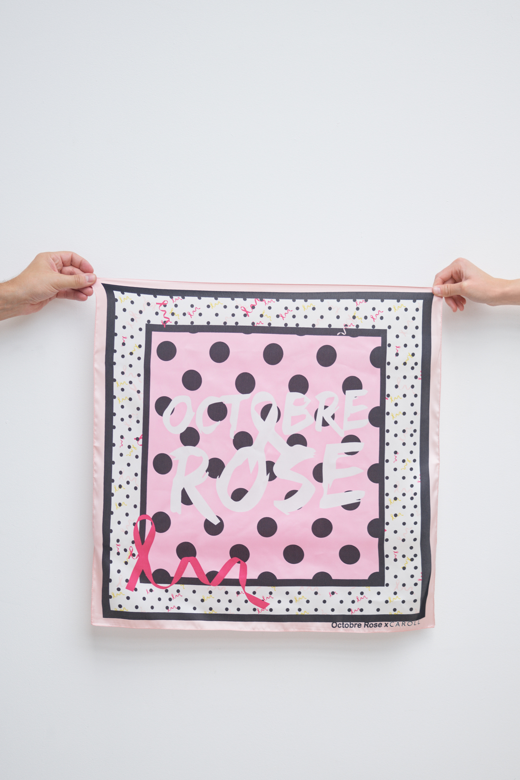 Foulard Octobre Rose noir femme