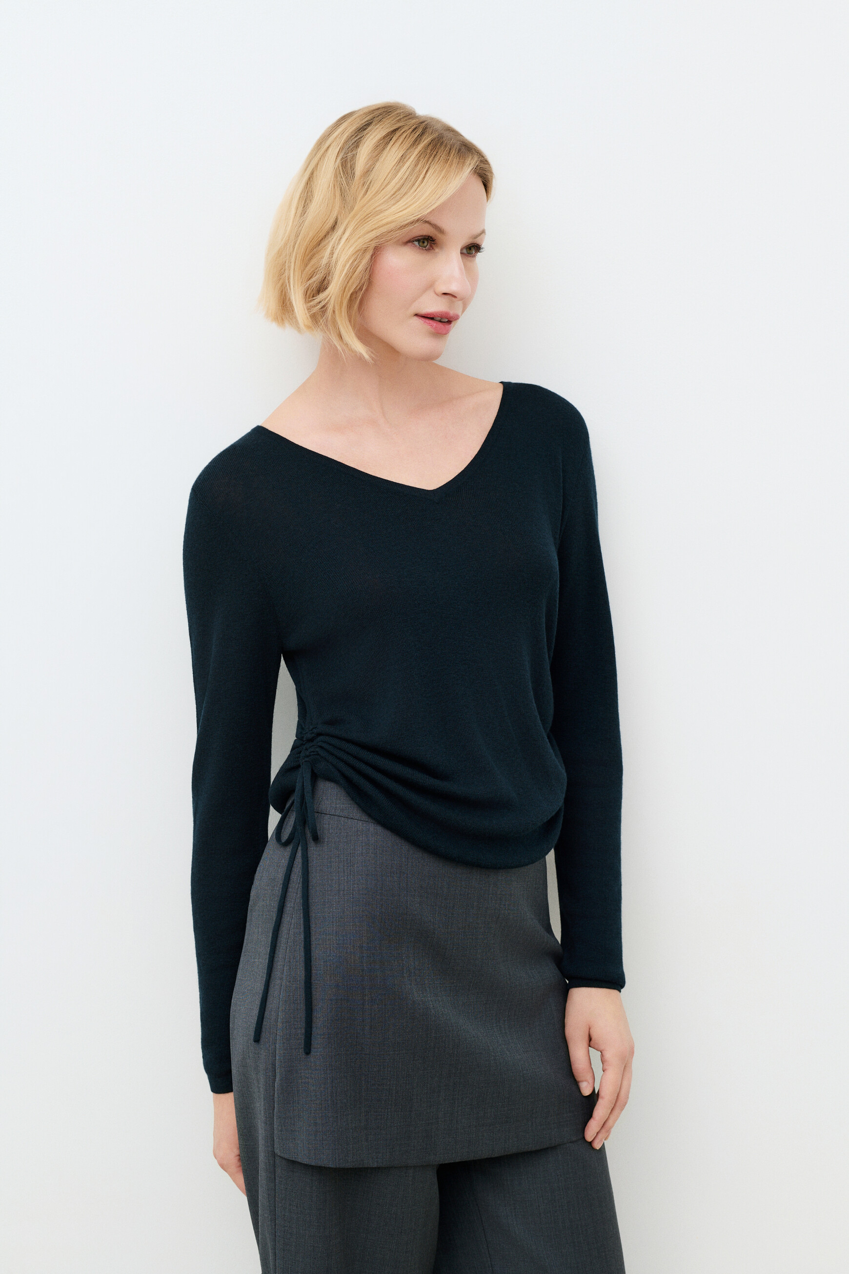 Msidonie sweater black woman