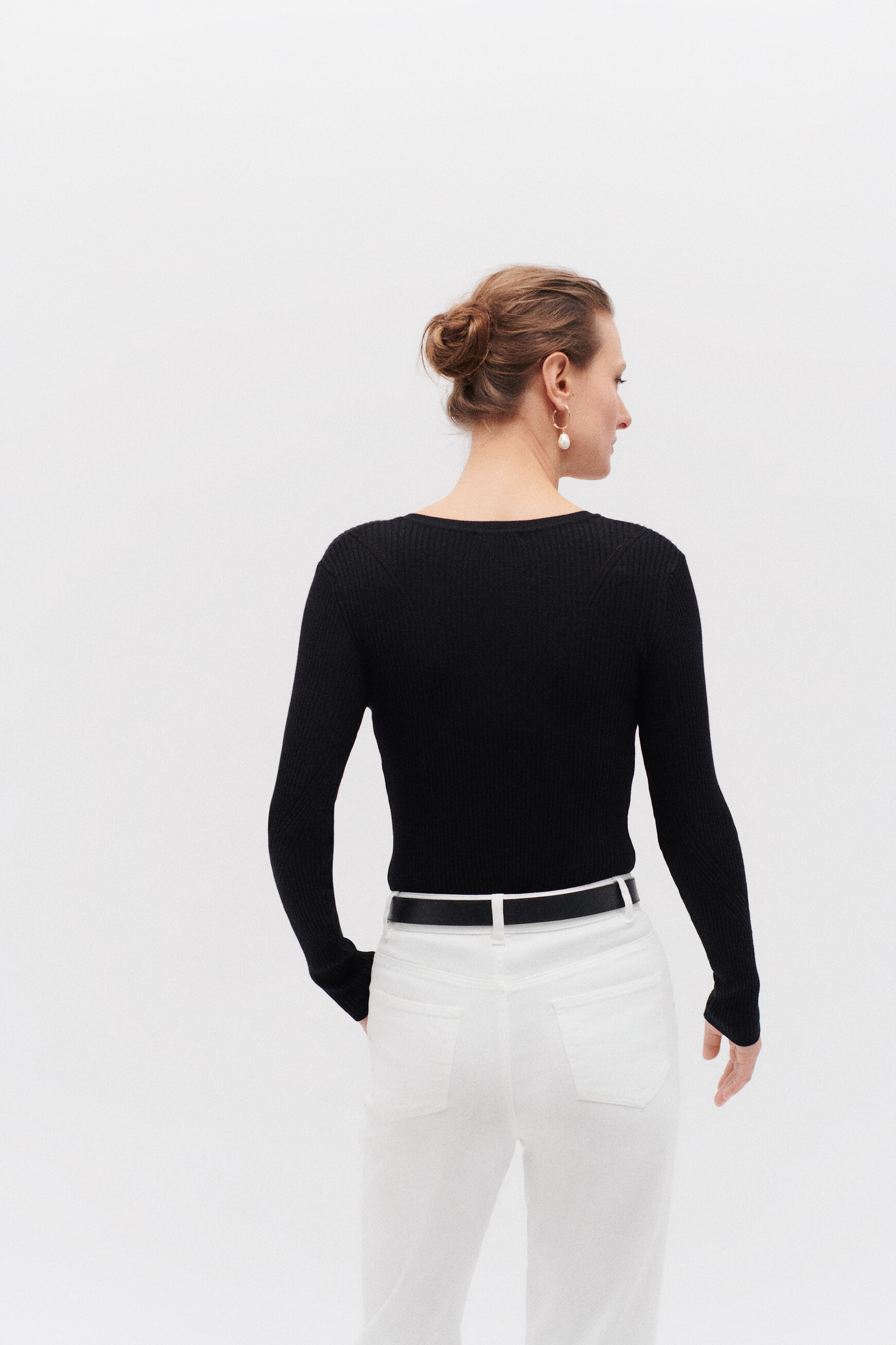 pull agatha noir femme