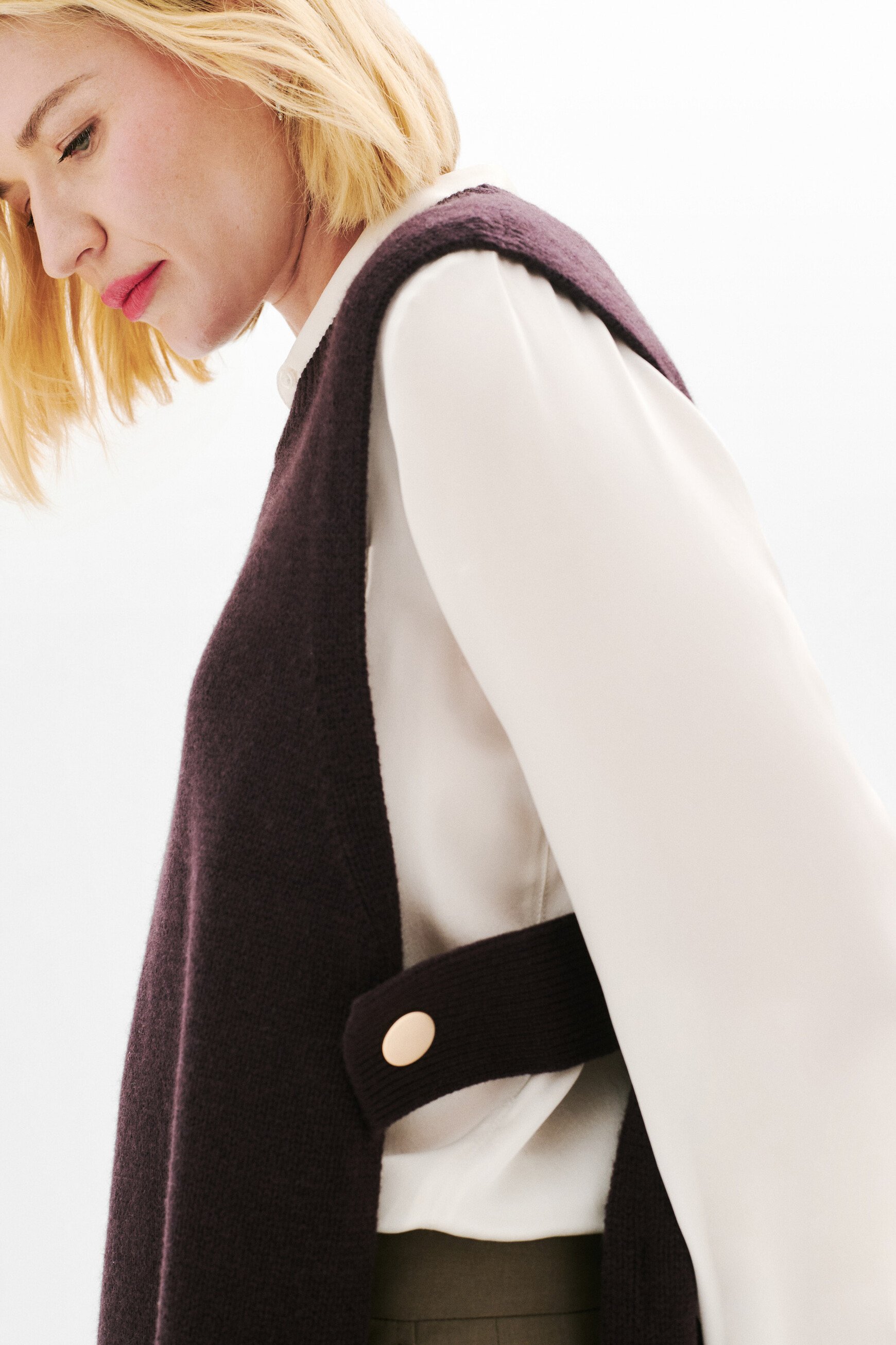 hevy poncho dark brown woman