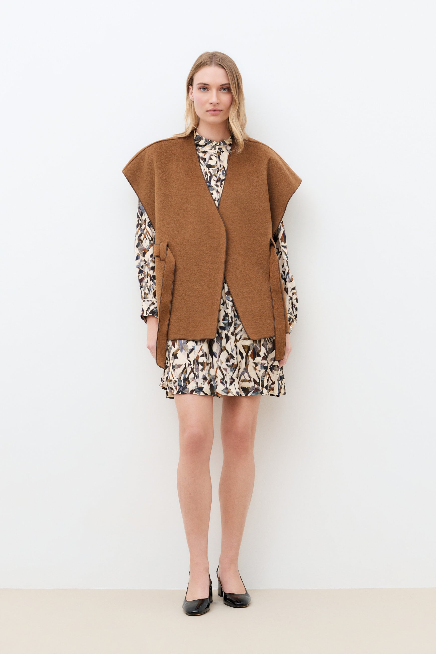 Hasora poncho dark brown woman