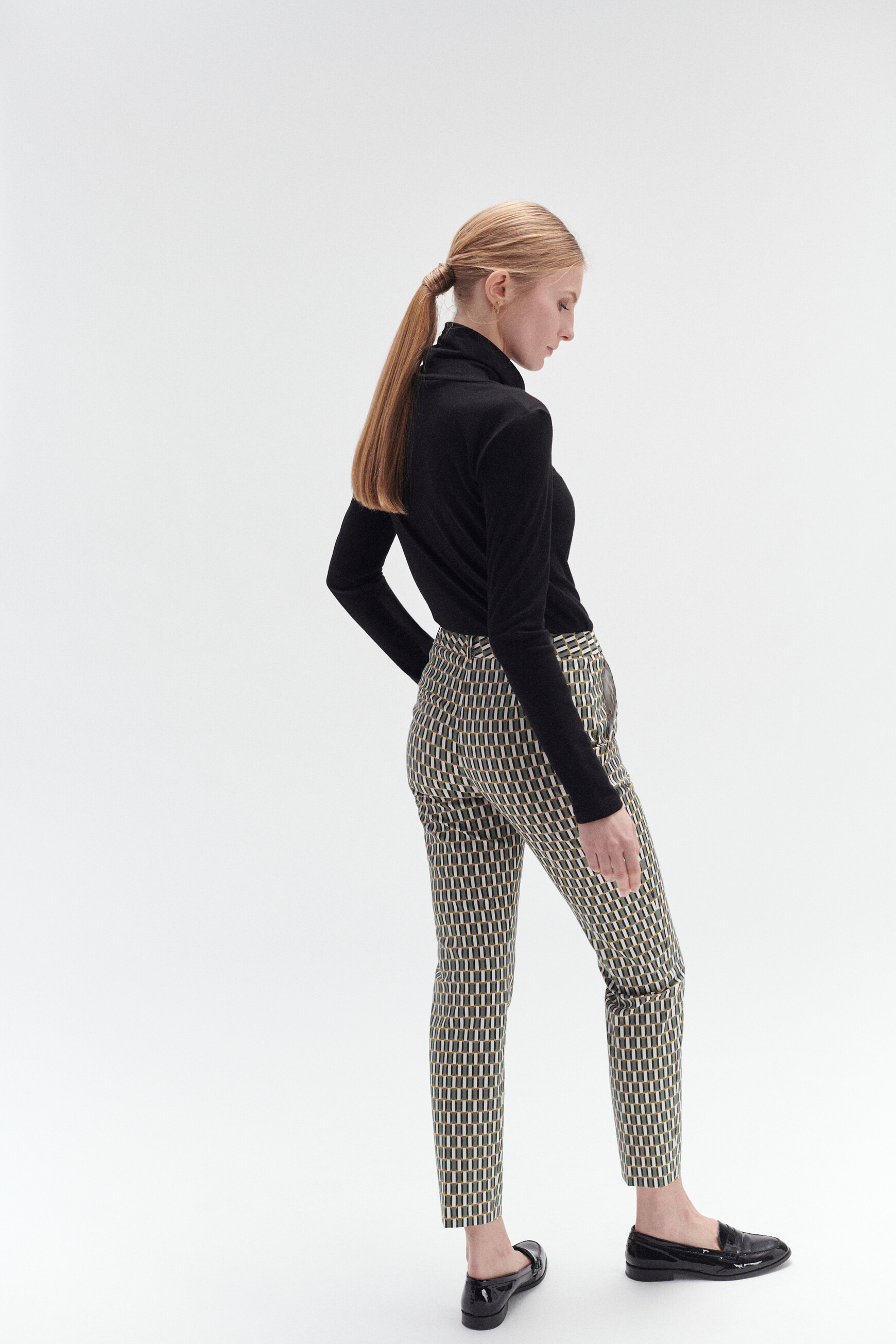 pantalon gabin a motifs graphiques vert kaki femme Pantalon gabin à motifs graphiques vert kaki femme