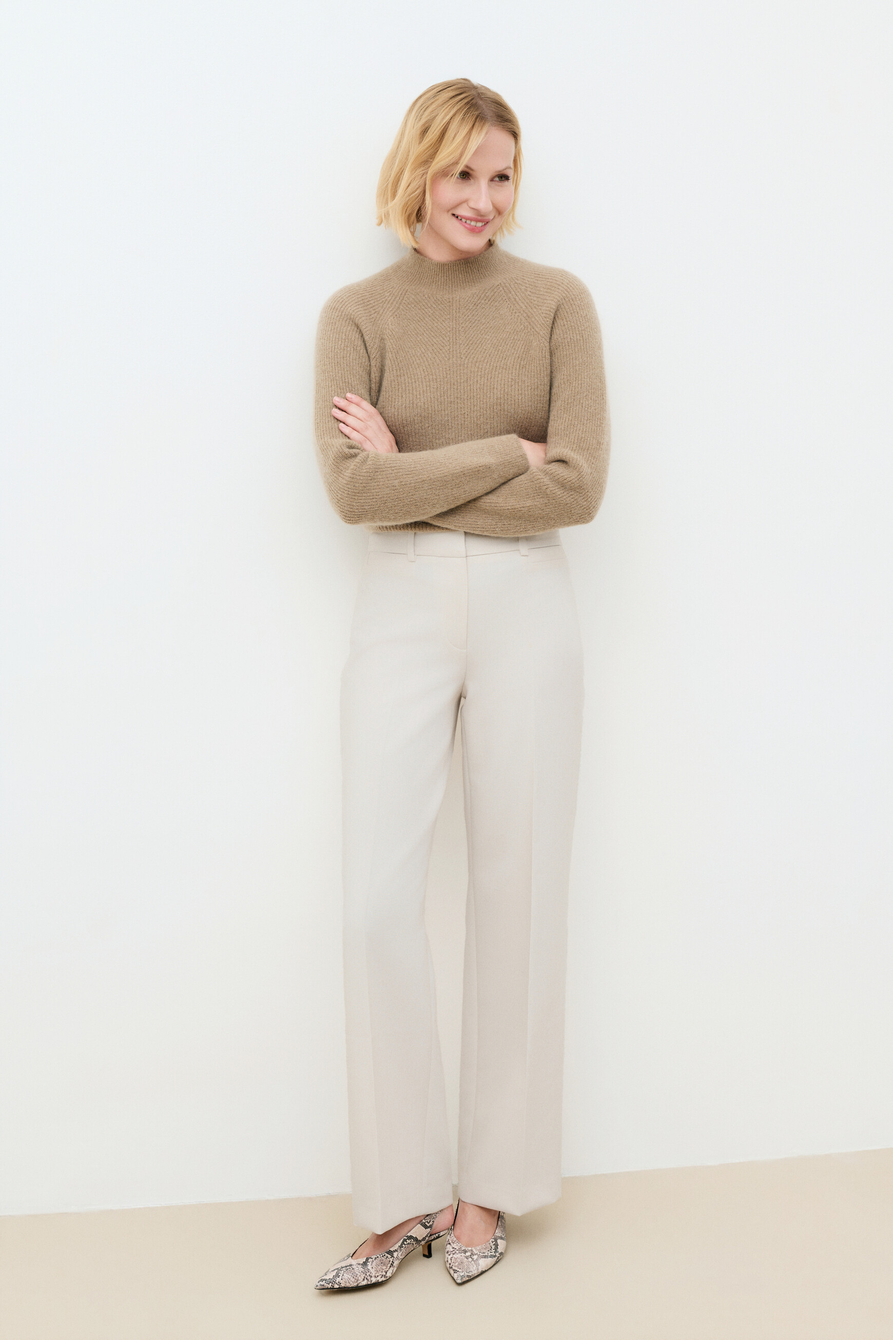 Pantal&oacute;n Pseraphin crema mujer