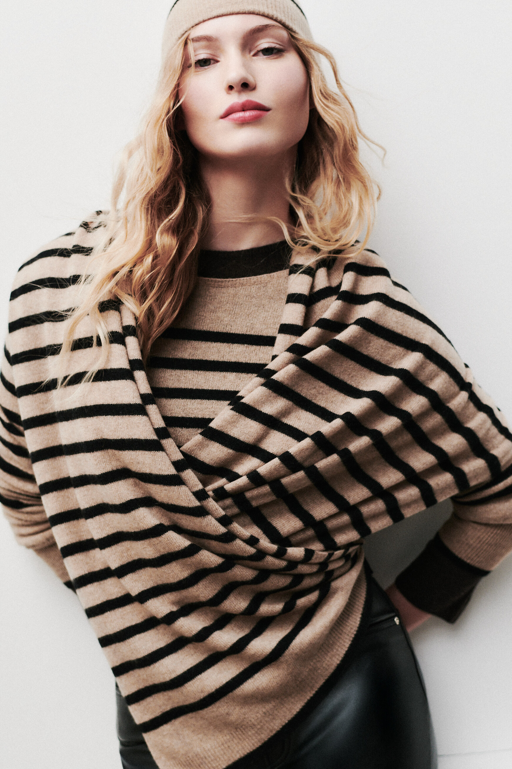 Moelya scarf 100% cashmere sand woman