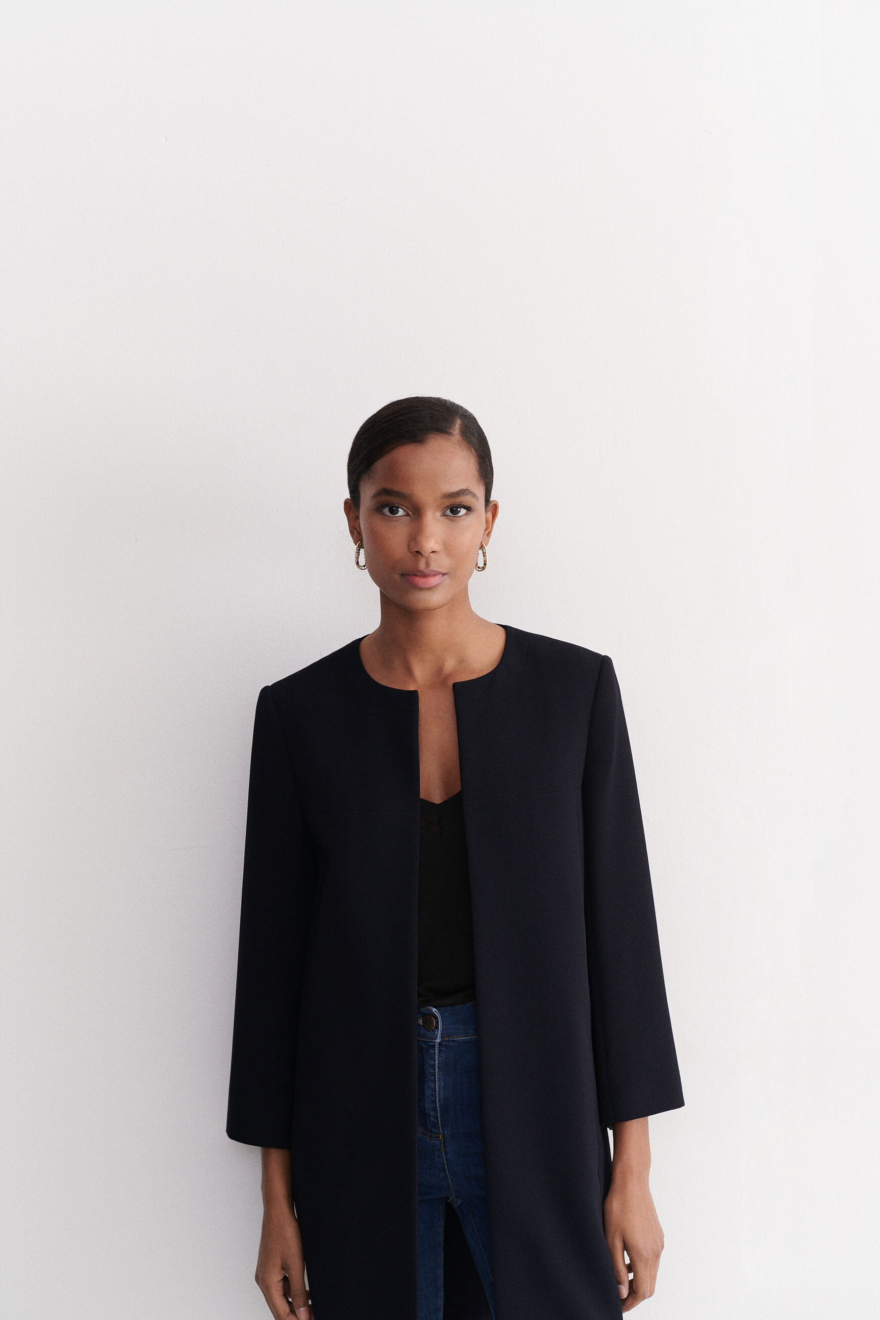 veste longueur midi et coupe structuree bleu marine femme Veste longueur midi et coupe structurée. bleu marine femme