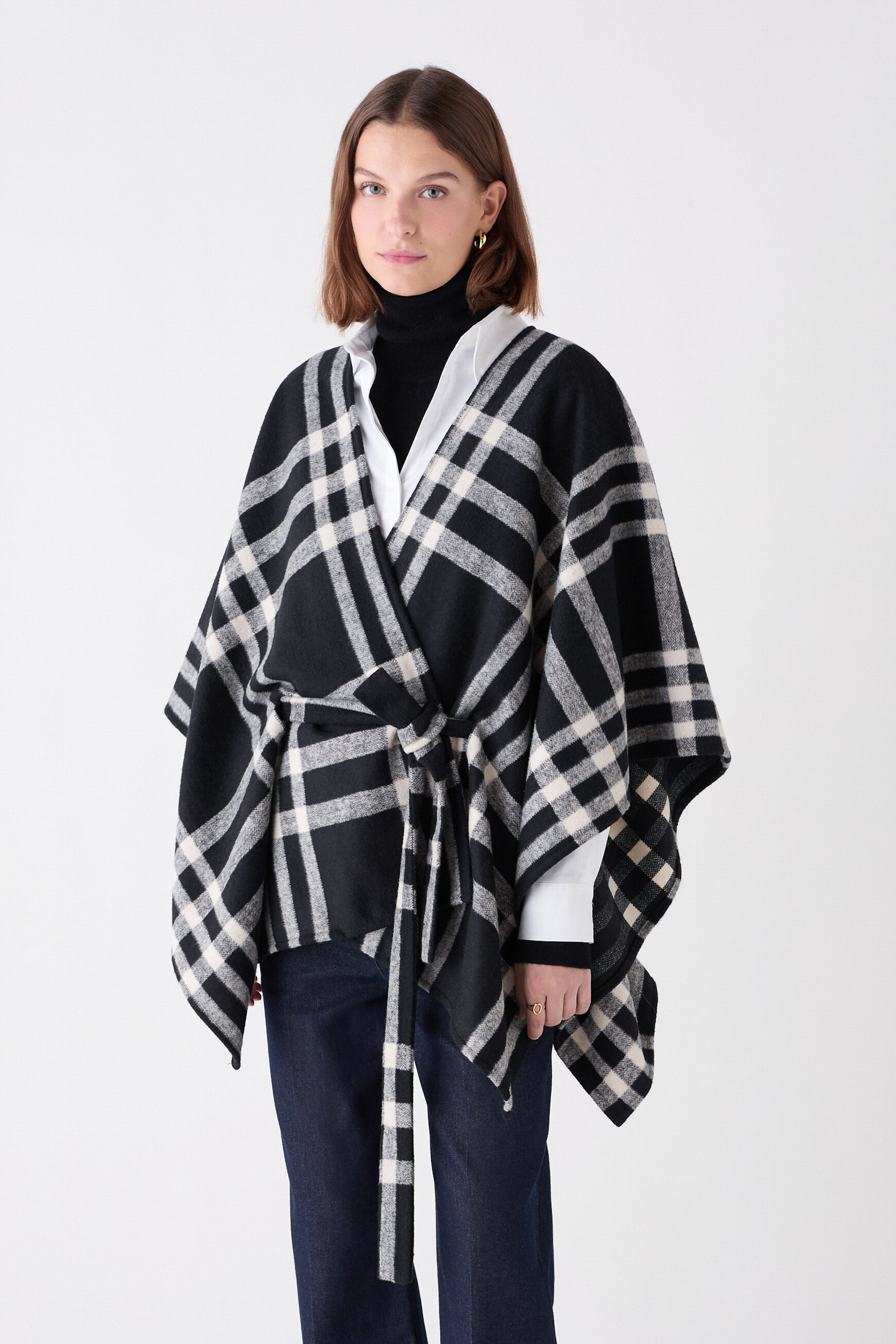 hariane poncho black woman