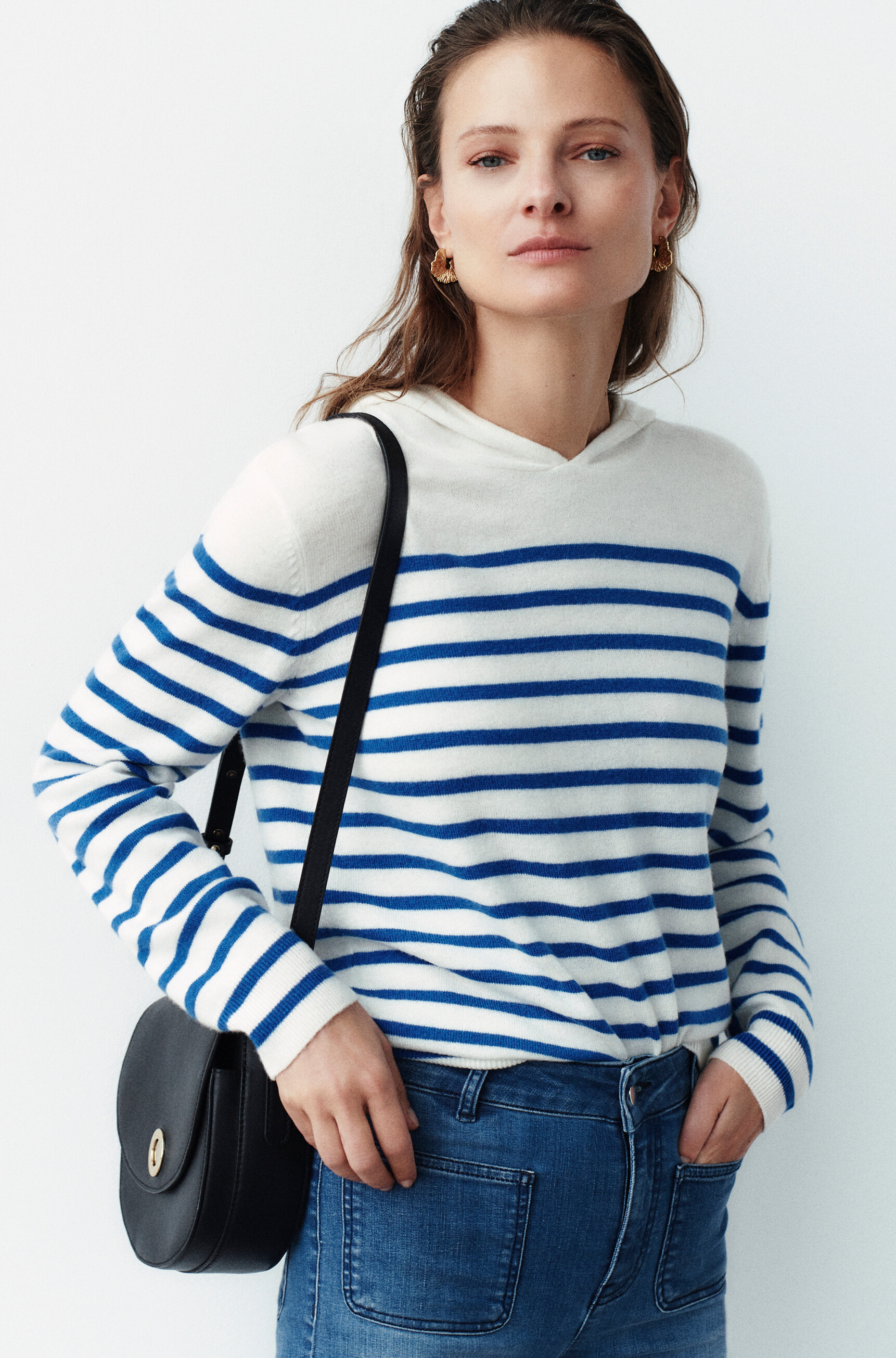 pull capuche leana bleu electrique femme pull capuche leana bleu electrique femme