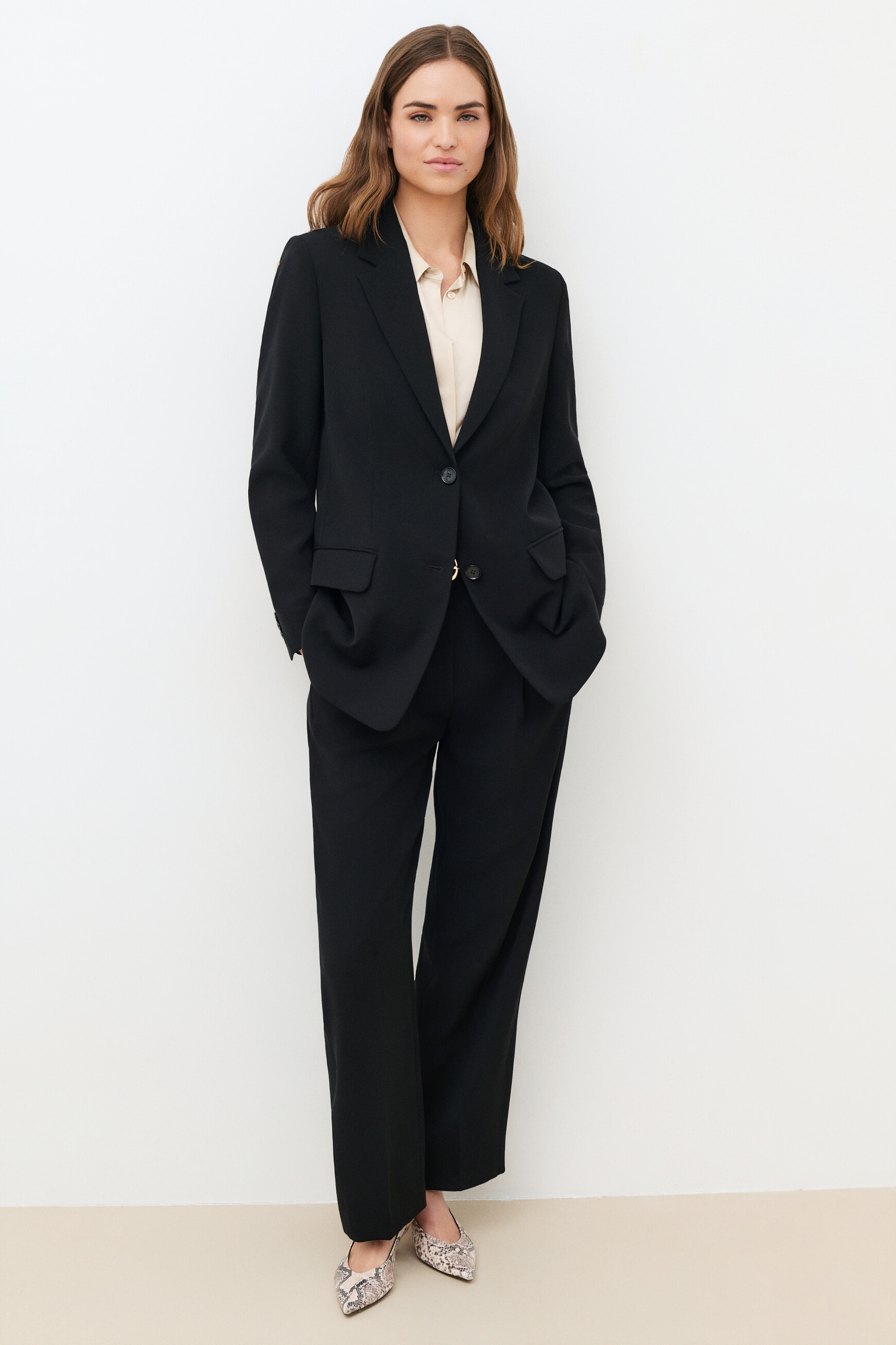 Voltigepl jacket black woman