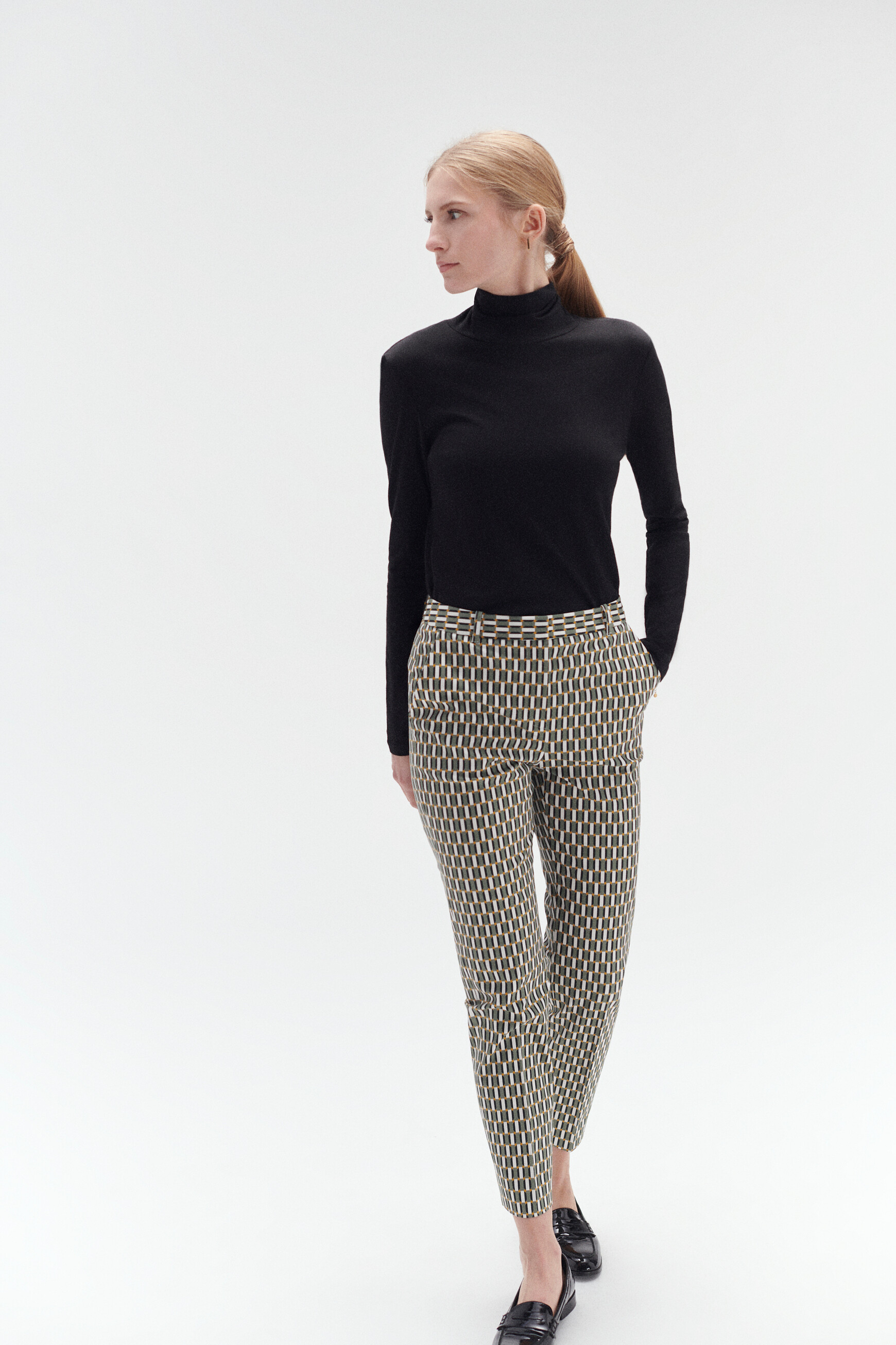 pantalon gabin a motifs graphiques vert kaki femme Pantalon gabin à motifs graphiques vert kaki femme
