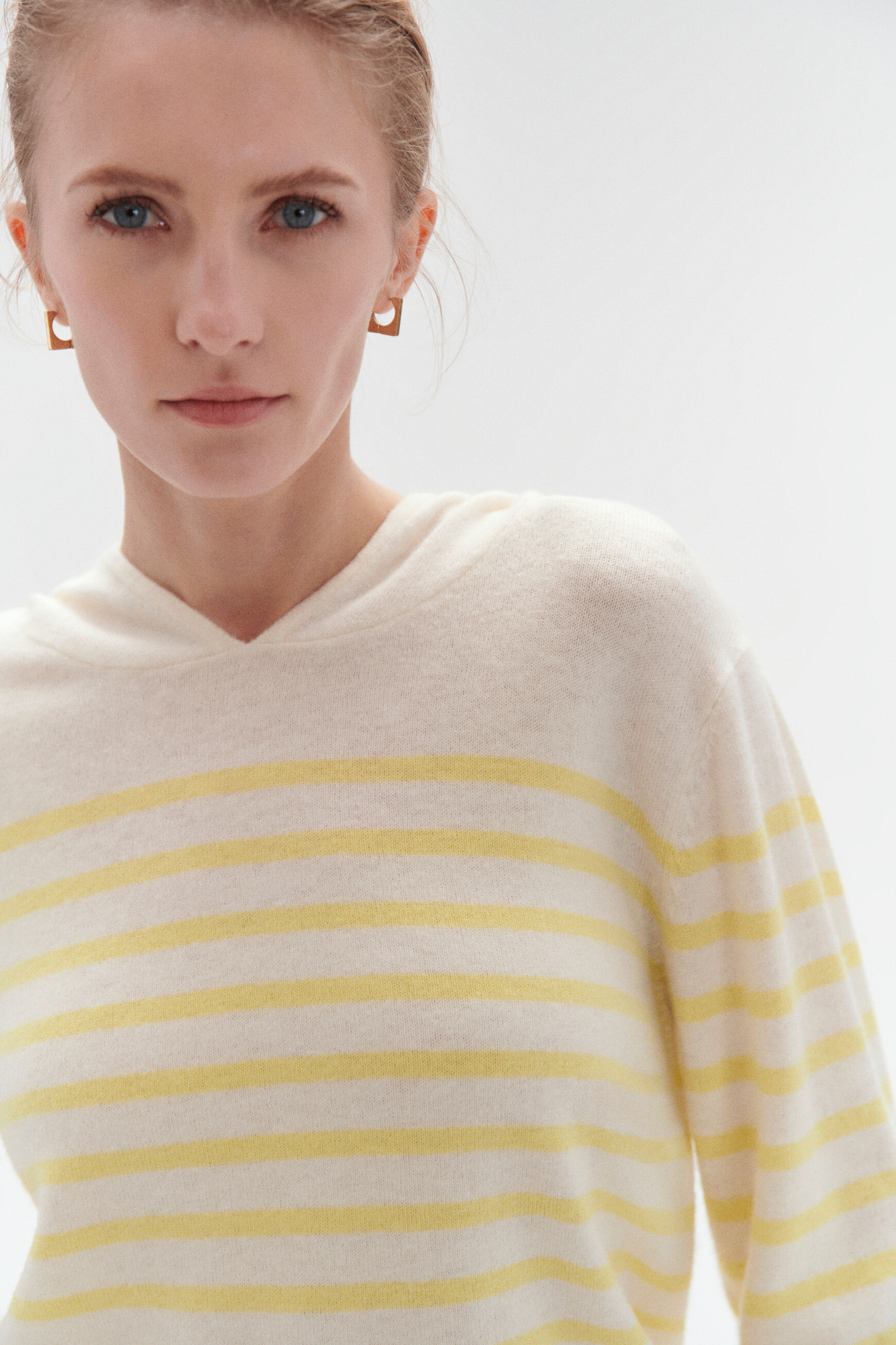 pull capuche leana jaune or femme