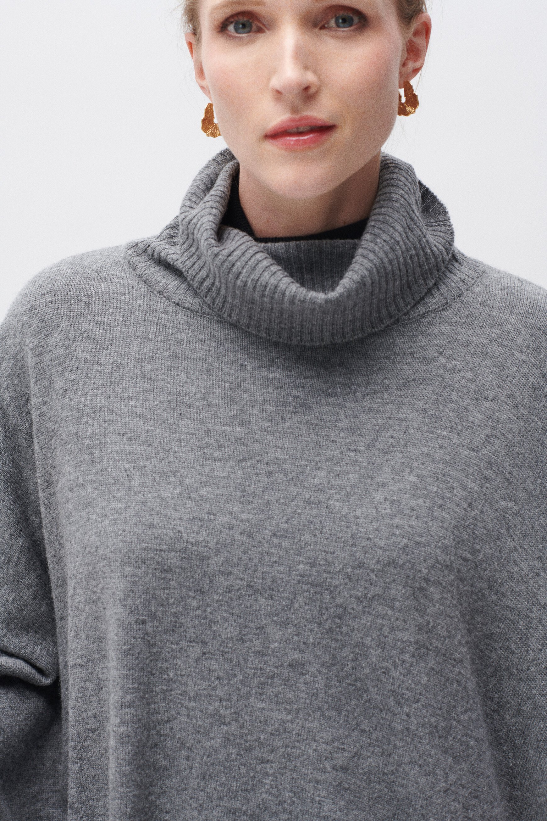 helise poncho grey woman helise poncho grey woman