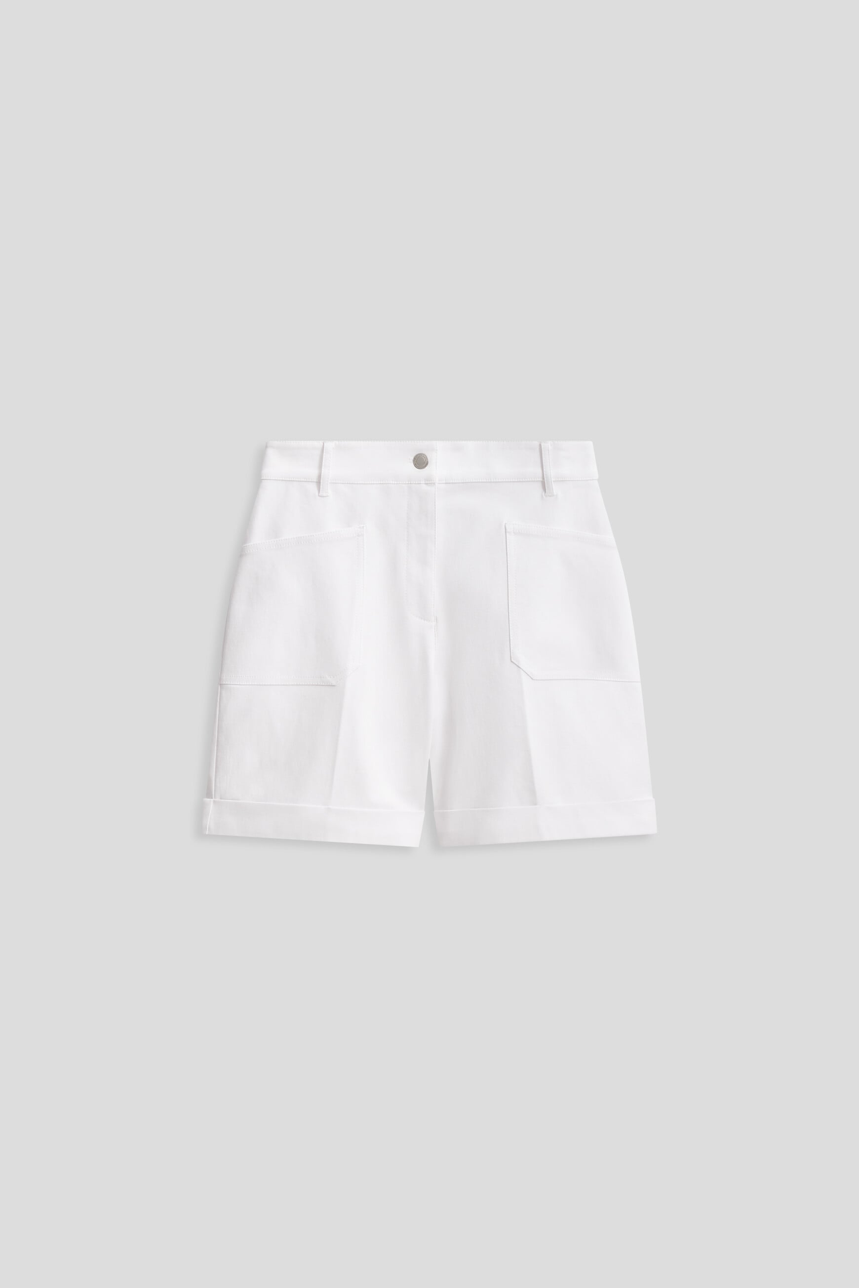 Sombrero shorts white woman