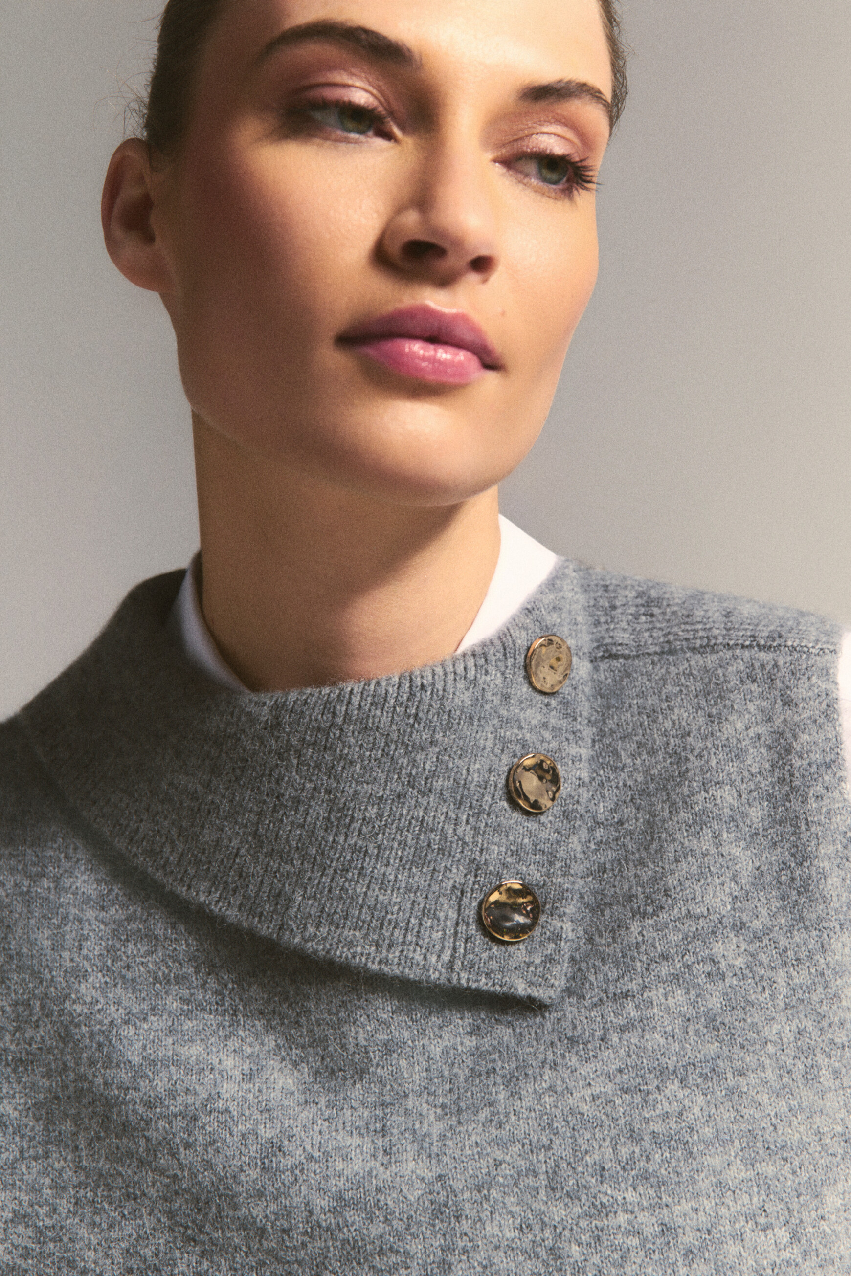Hoany poncho grey woman