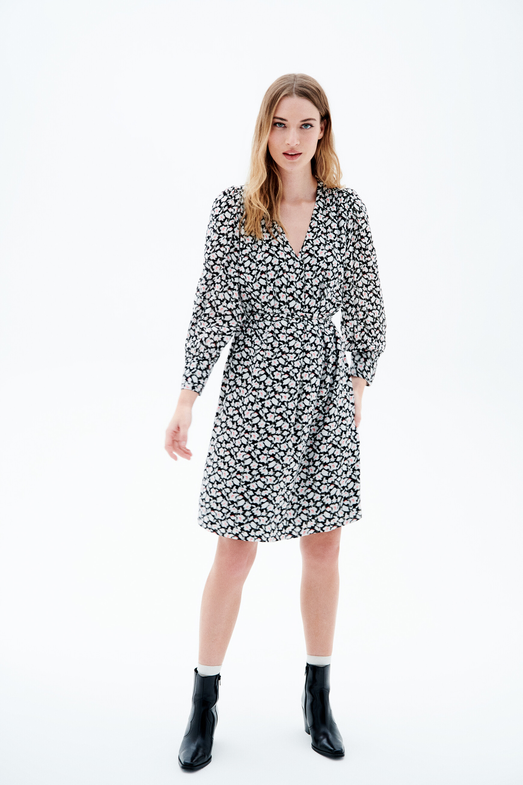 Robe noir caroll hotsell