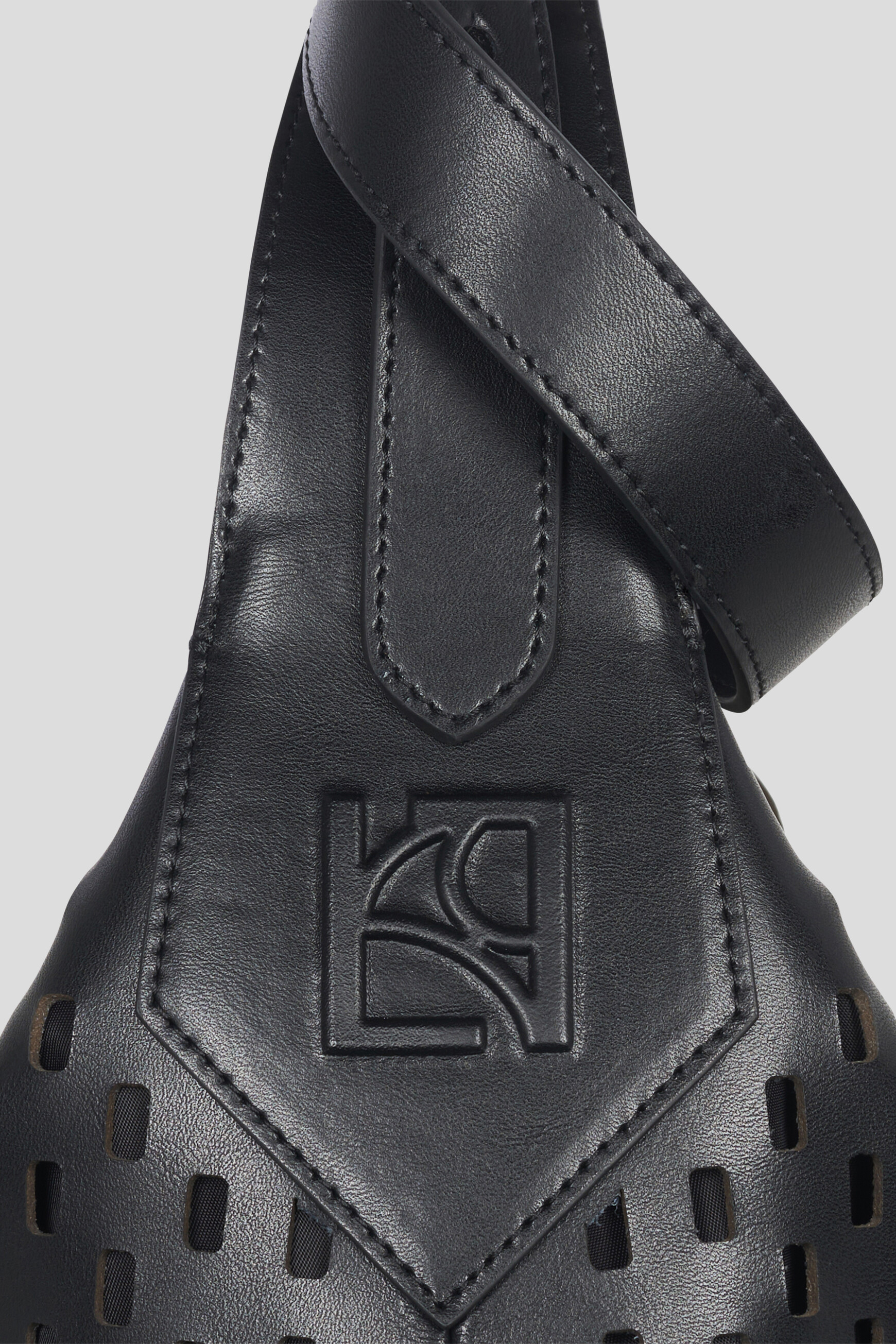 Soalia leather bag black woman