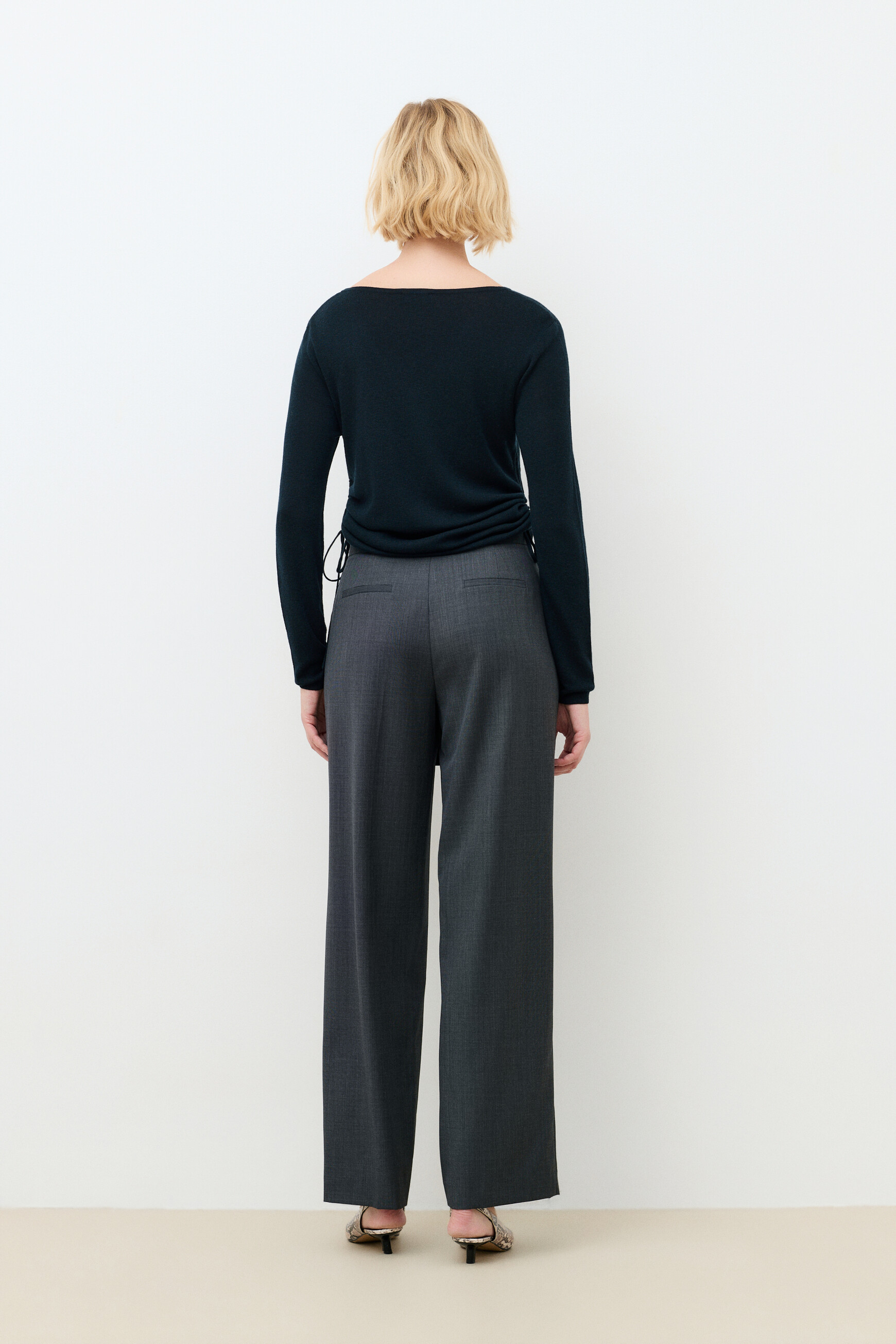 Msidonie sweater black woman