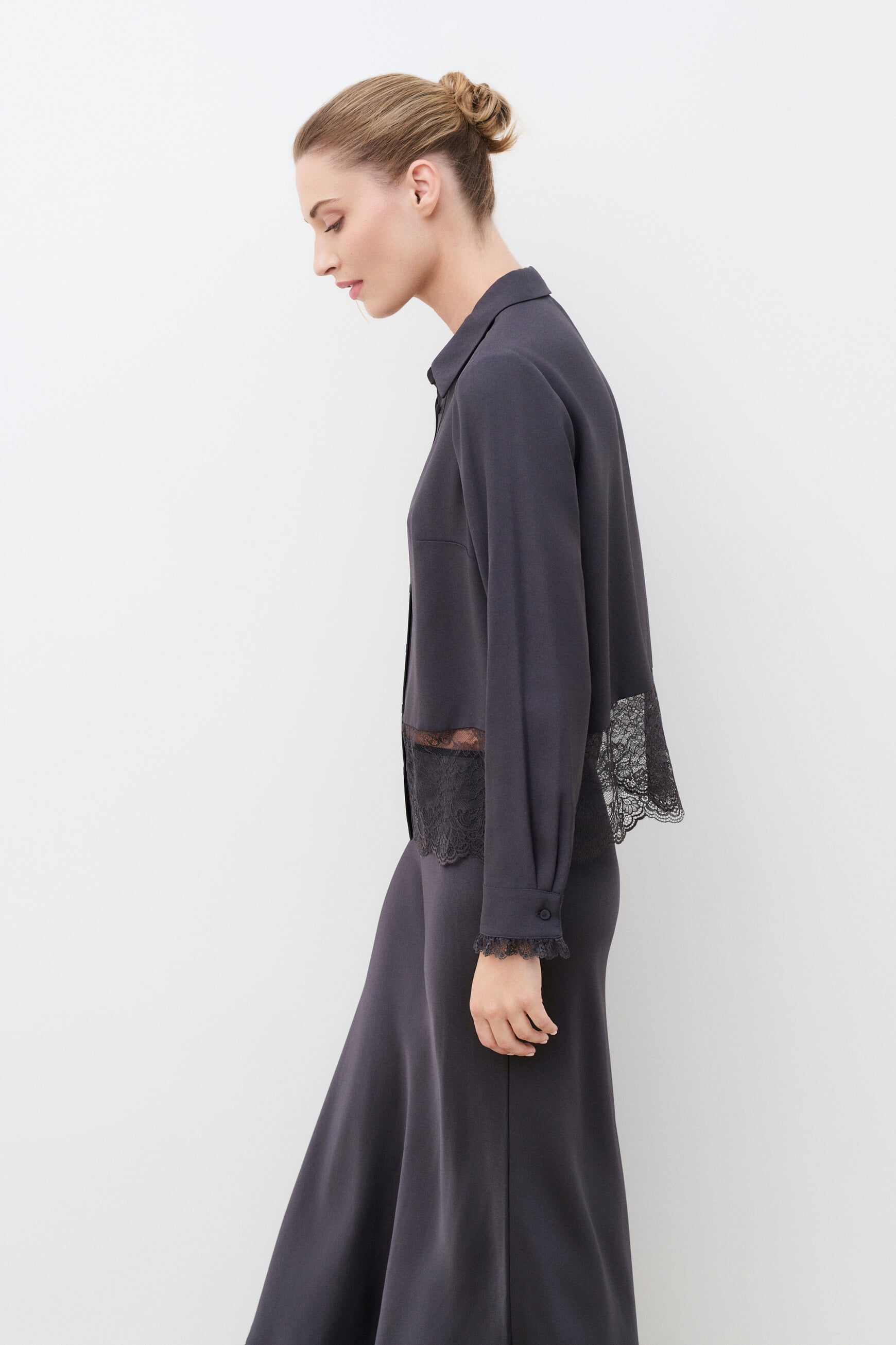 Celibrity shirt grey woman