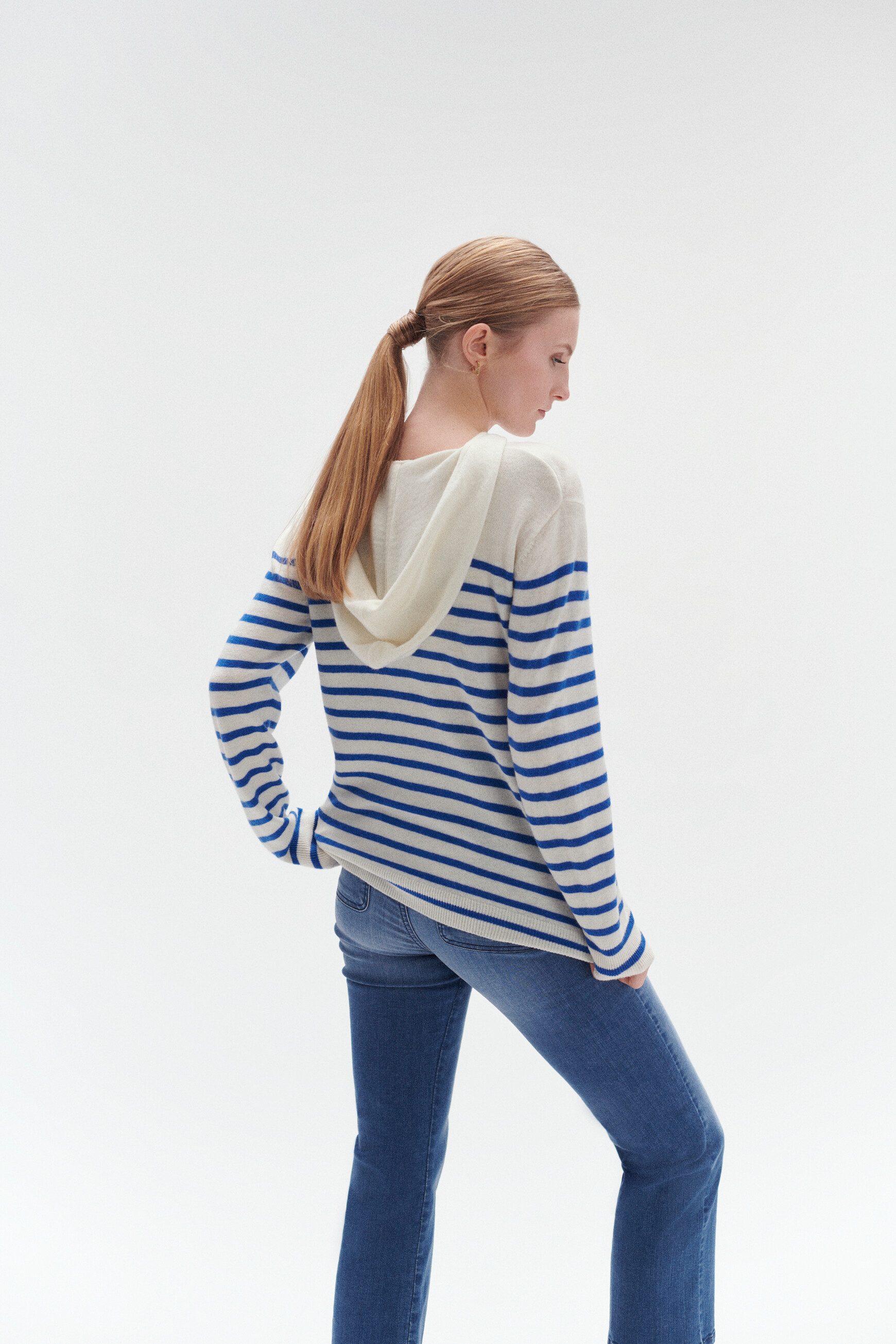 pull capuche leana bleu electrique femme pull capuche leana bleu electrique femme