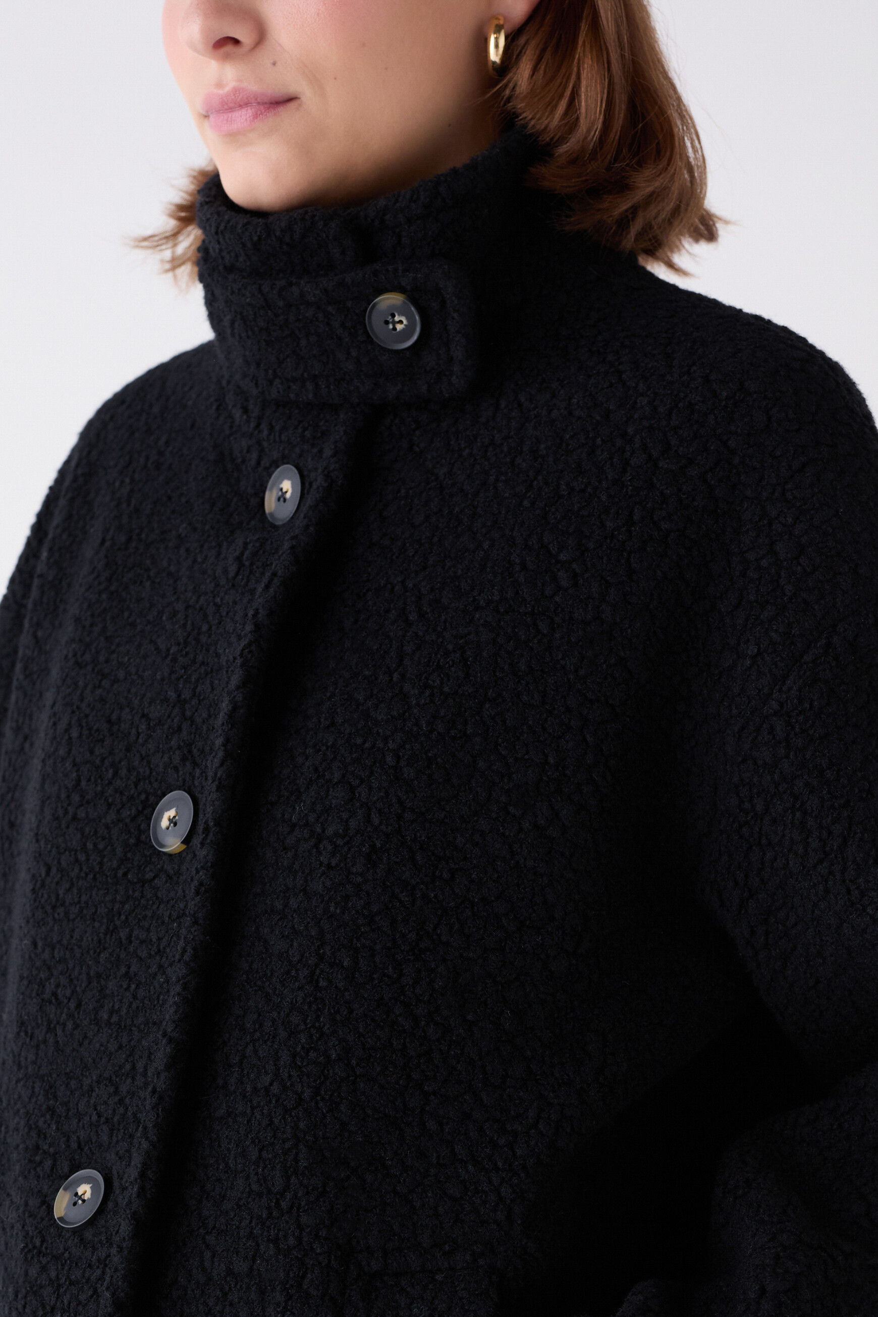 Gbomani coat black woman