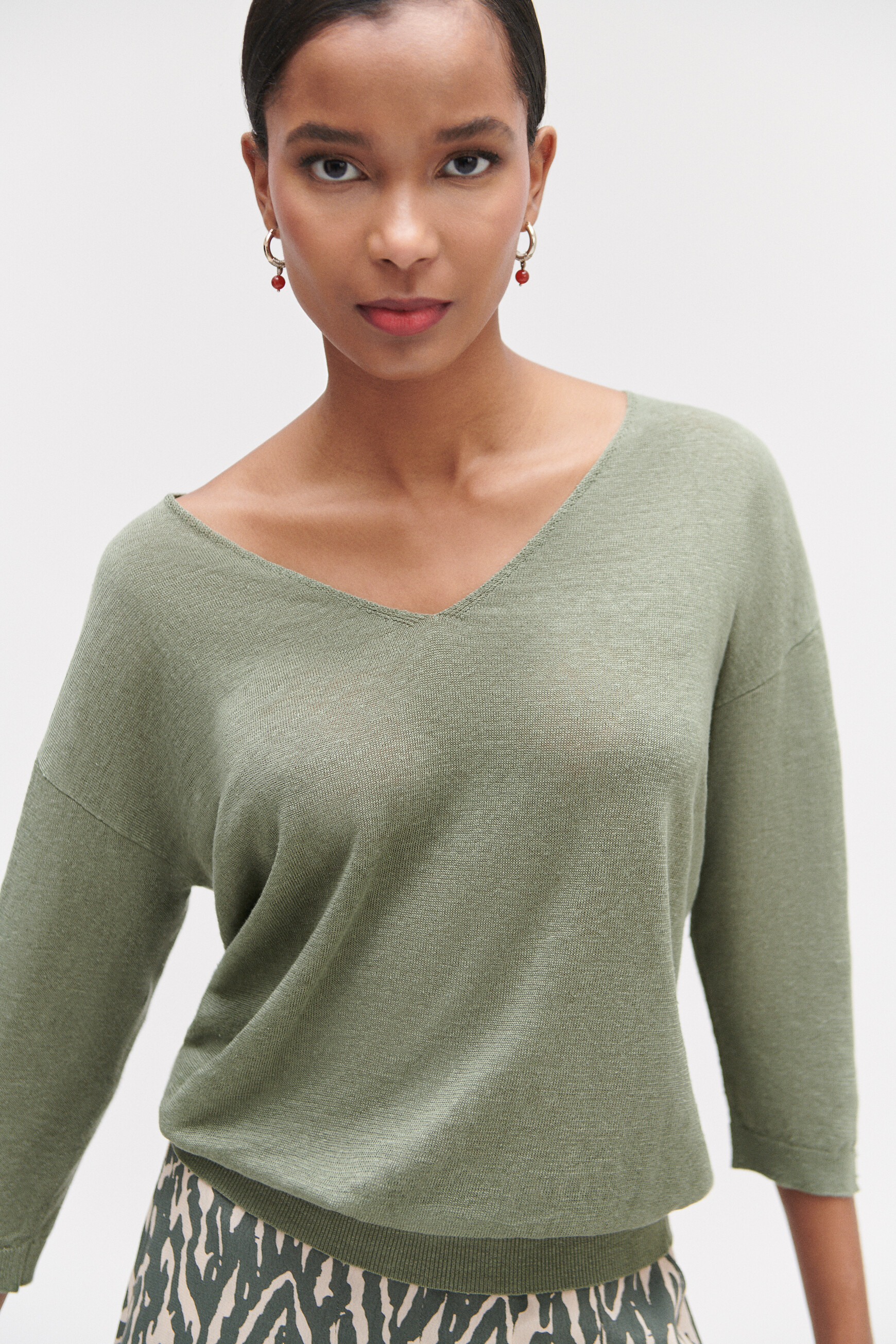 pull alicia col v 100 lin vert kaki femme Pull alicia col V 100% lin vert kaki femme
