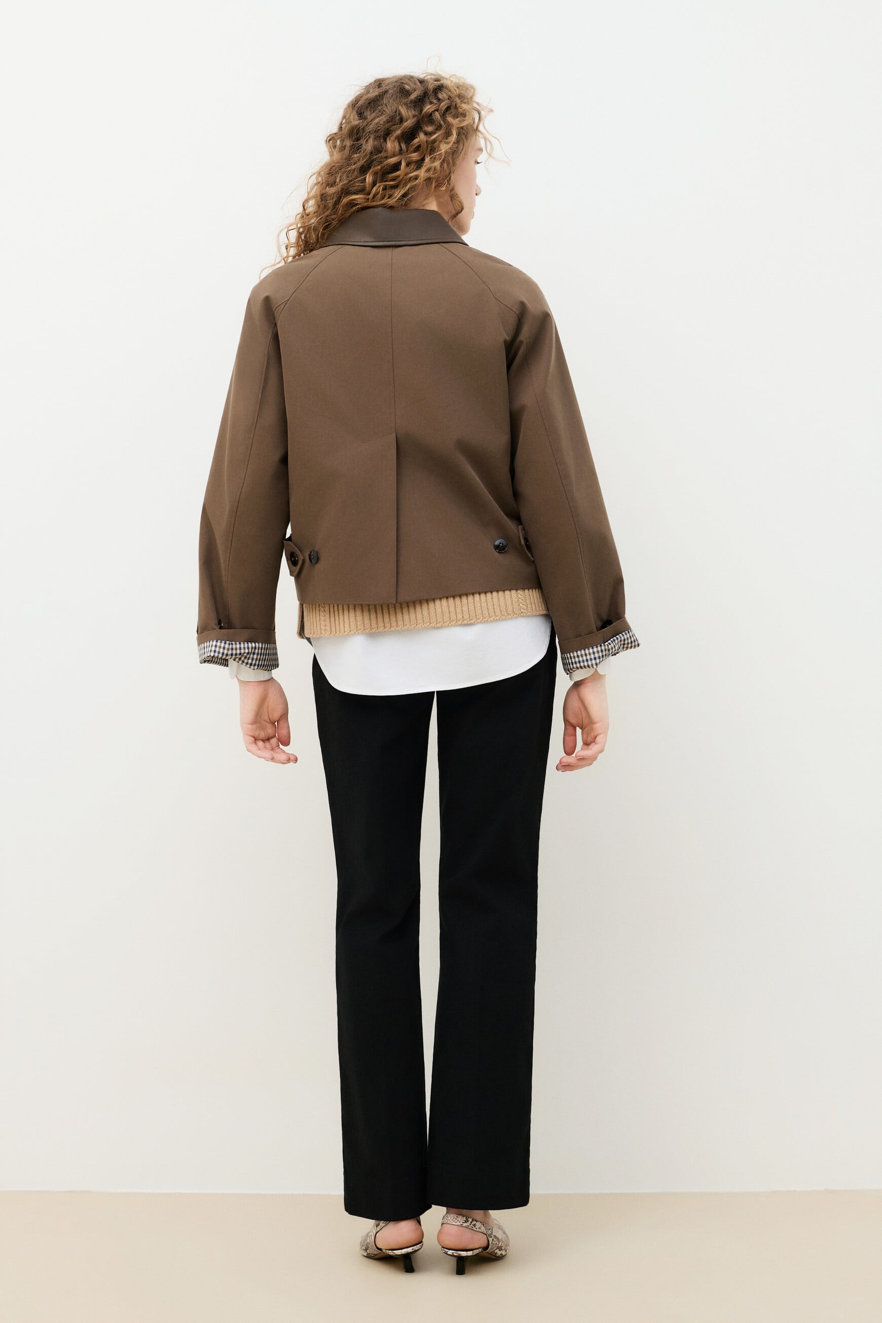 Gromy coat brown woman