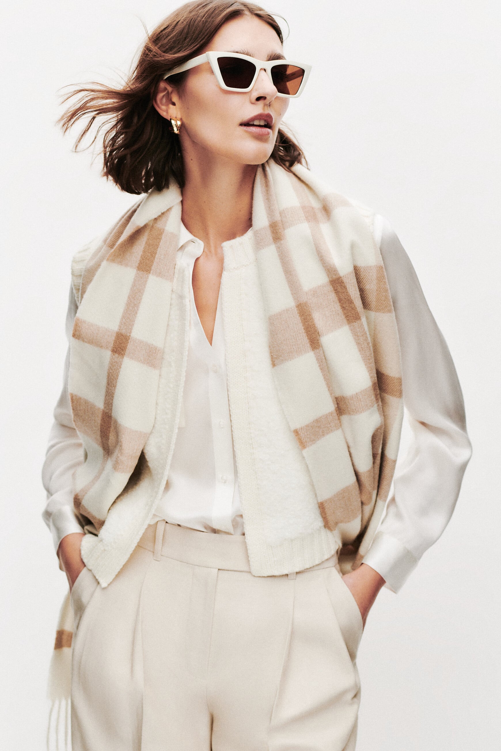 Marty scarf camel woman