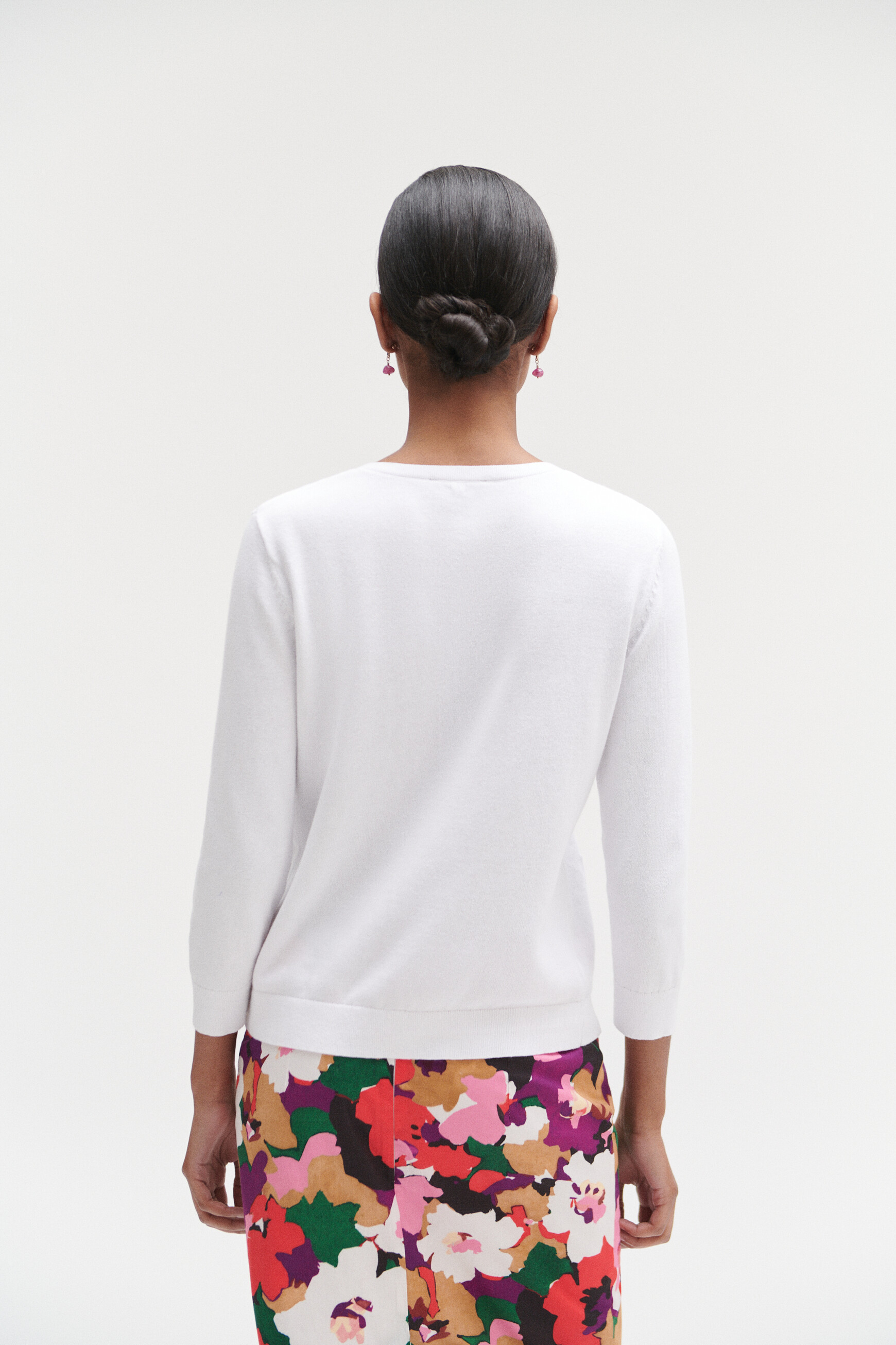 cardigan cary a boutons perles blanc femme Cardigan cary à boutons perlés blanc femme