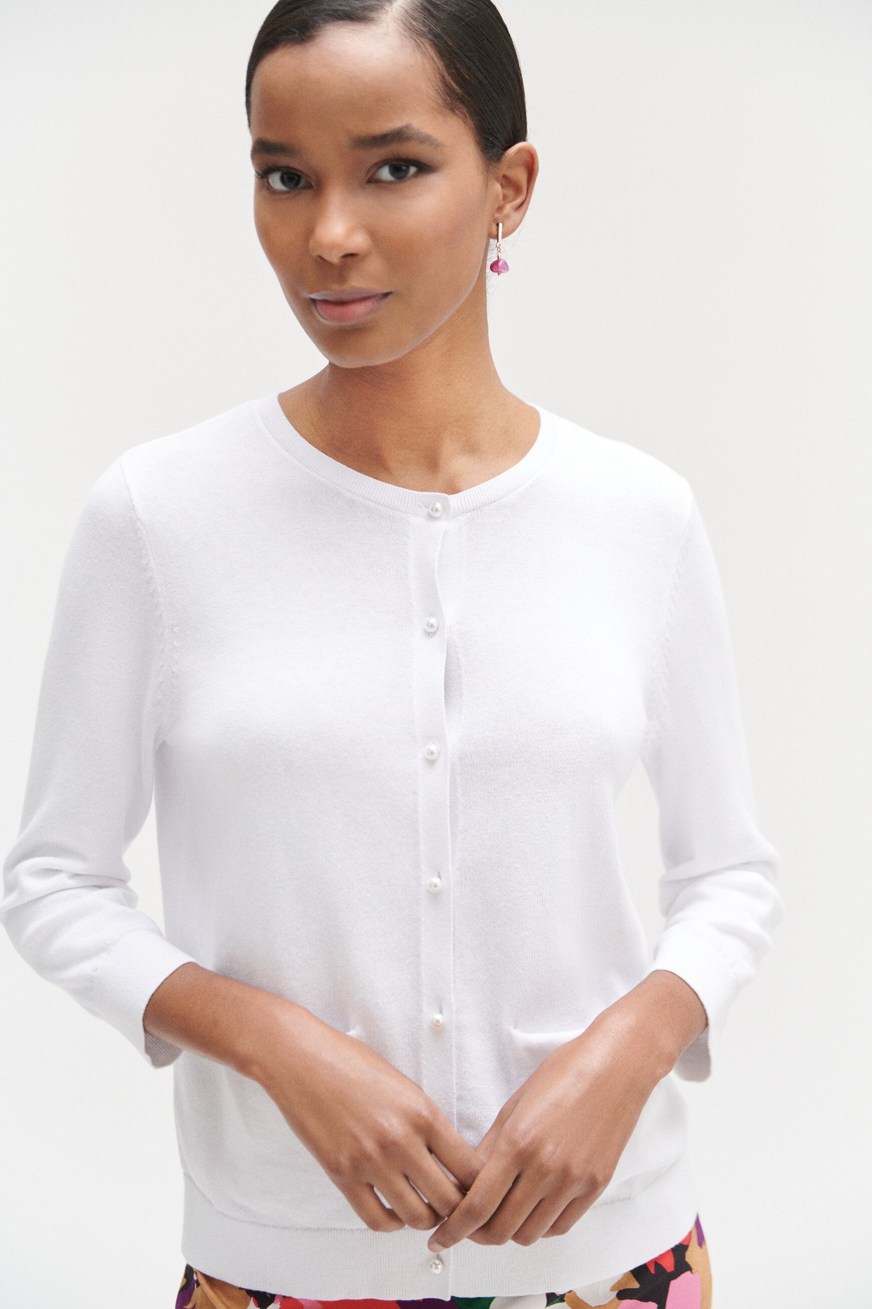 cardigan cary a boutons perles blanc femme Cardigan cary à boutons perlés blanc femme