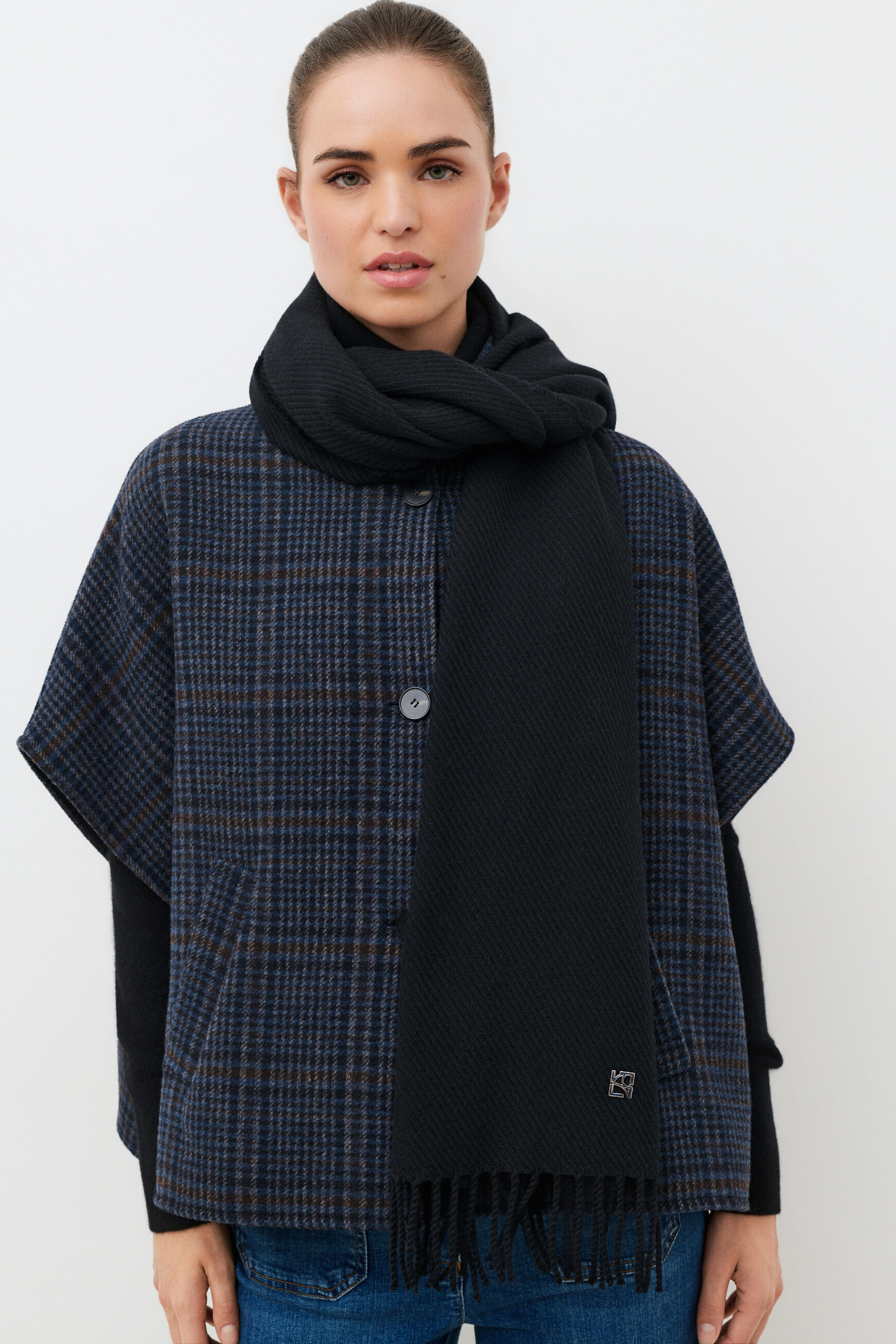 Martuni scarf black woman