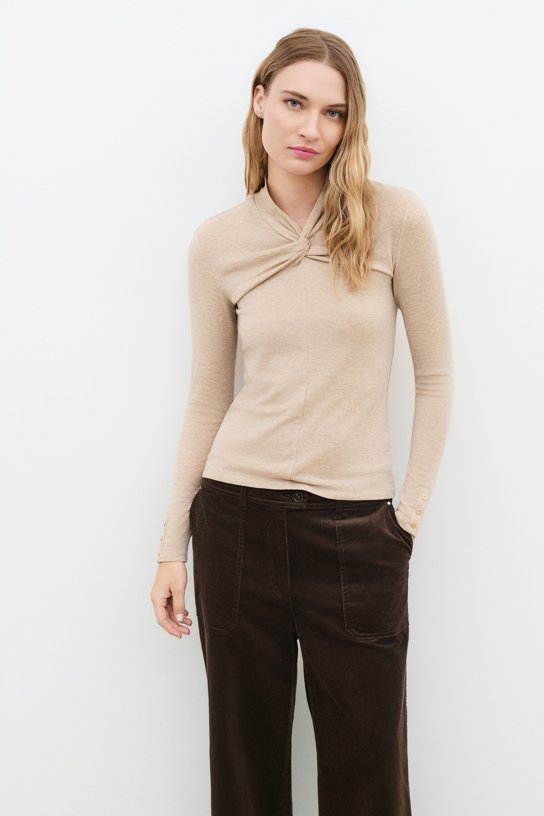 T-shirt Tmarthe light brown woman