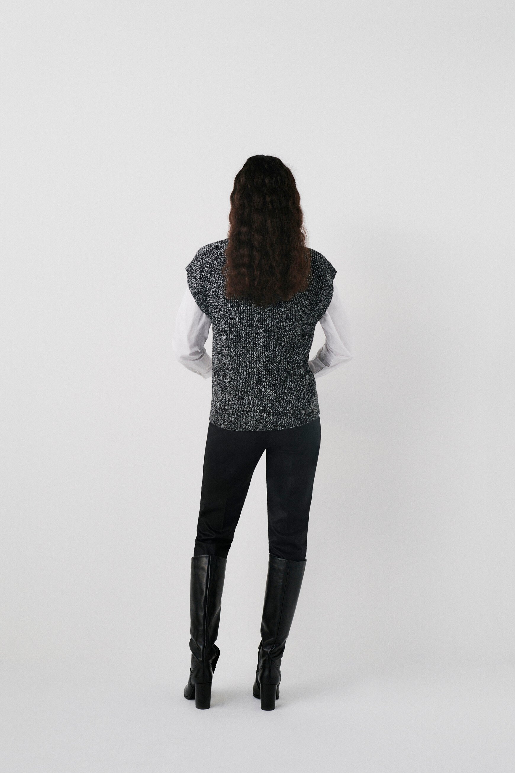 mcurt2 sweater black woman