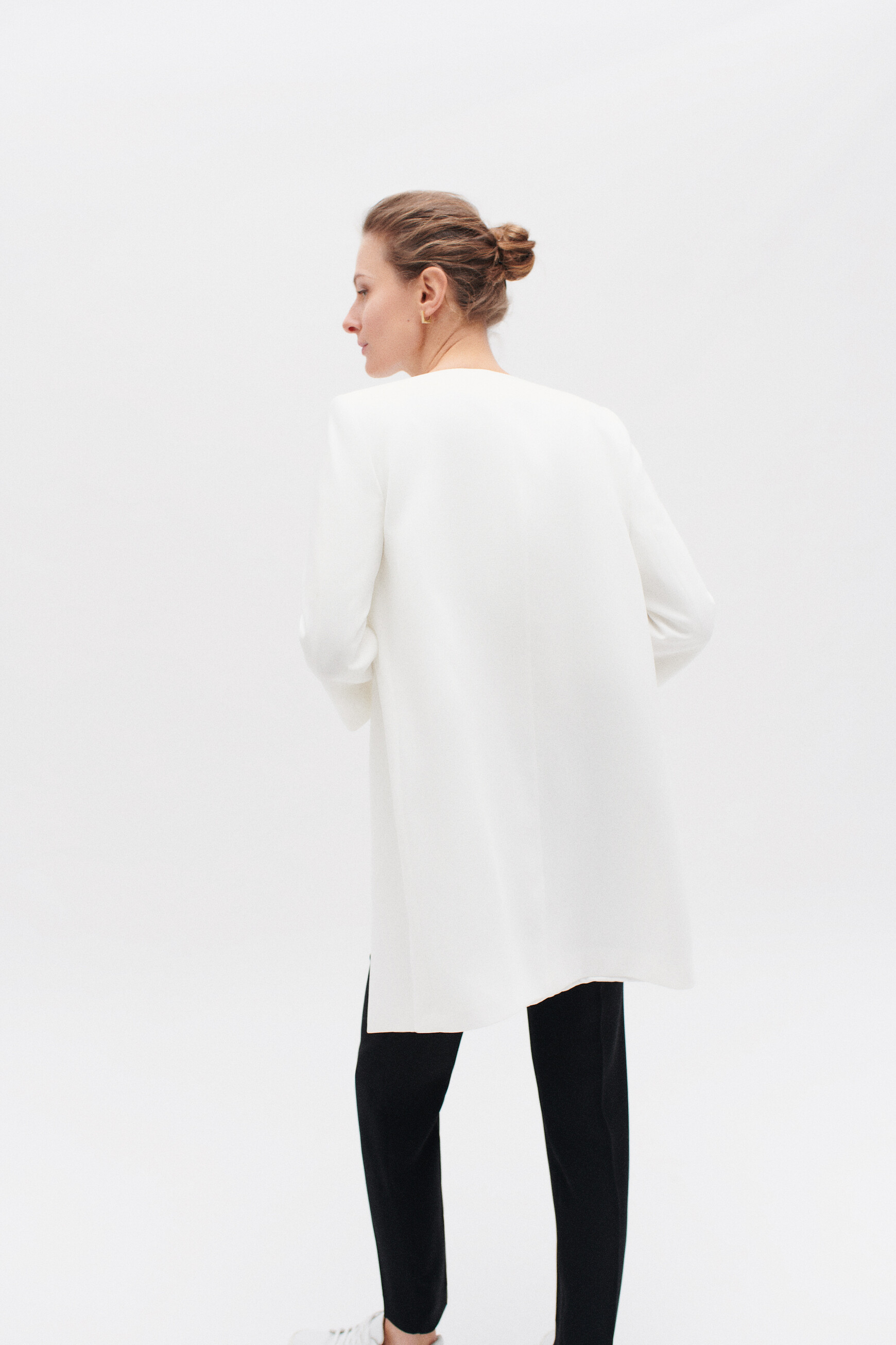 veste longueur midi et coupe structuree ivoire femme Veste longueur midi et coupe structurée. ivoire femme
