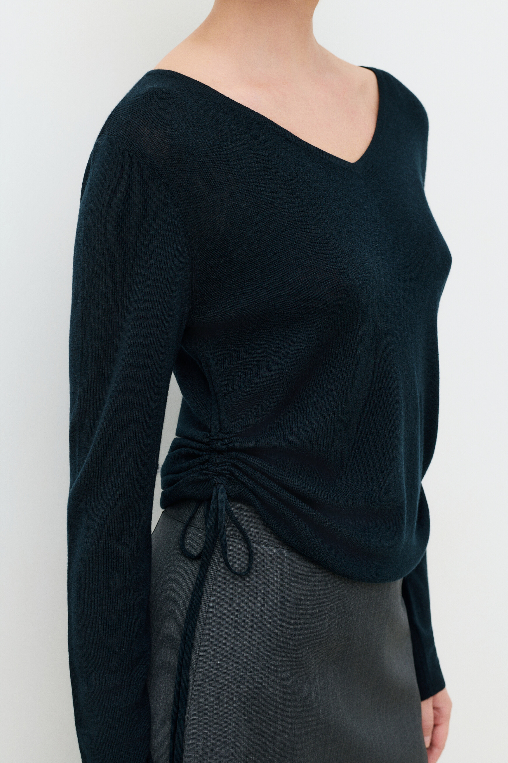Msidonie sweater black woman