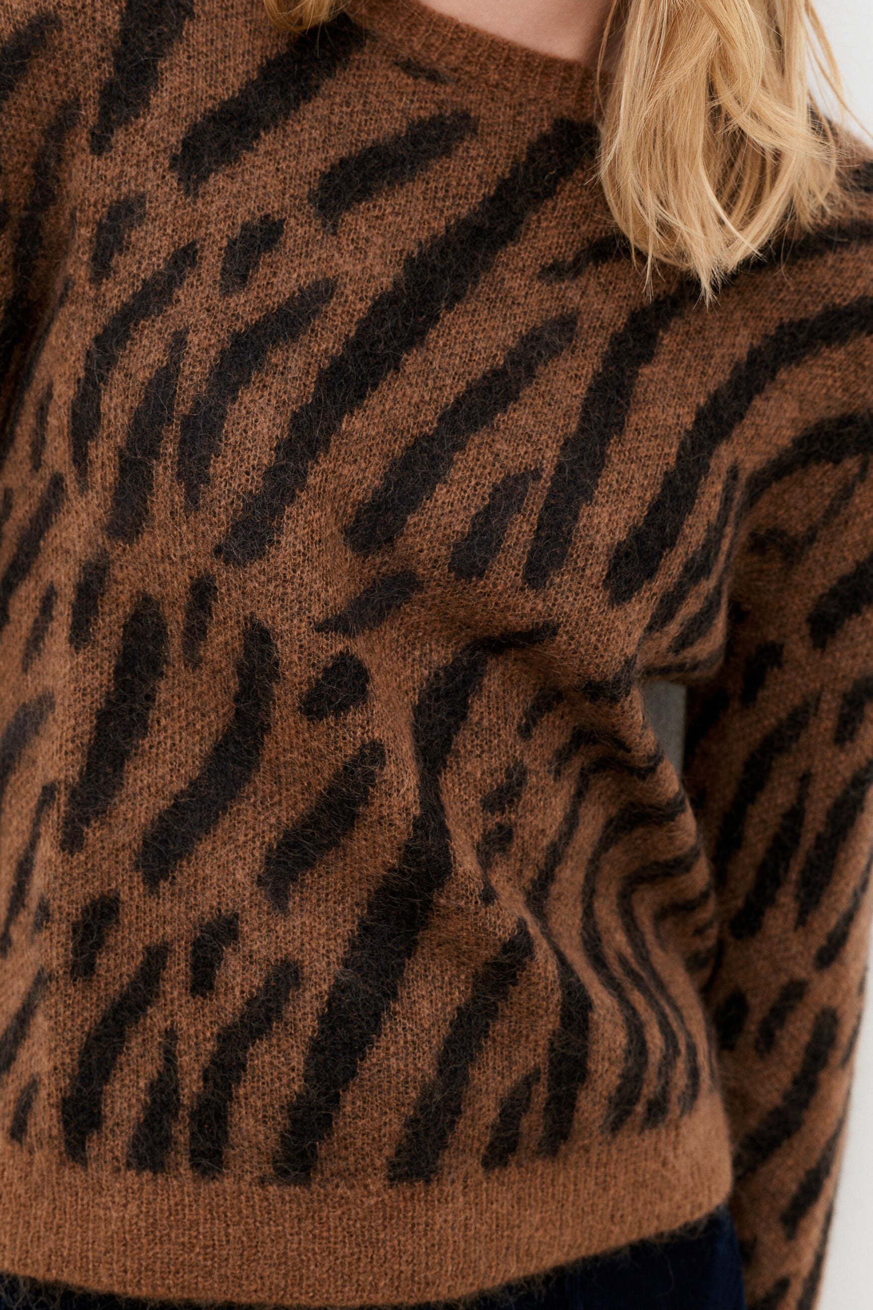 Mtania sweater dark brown woman