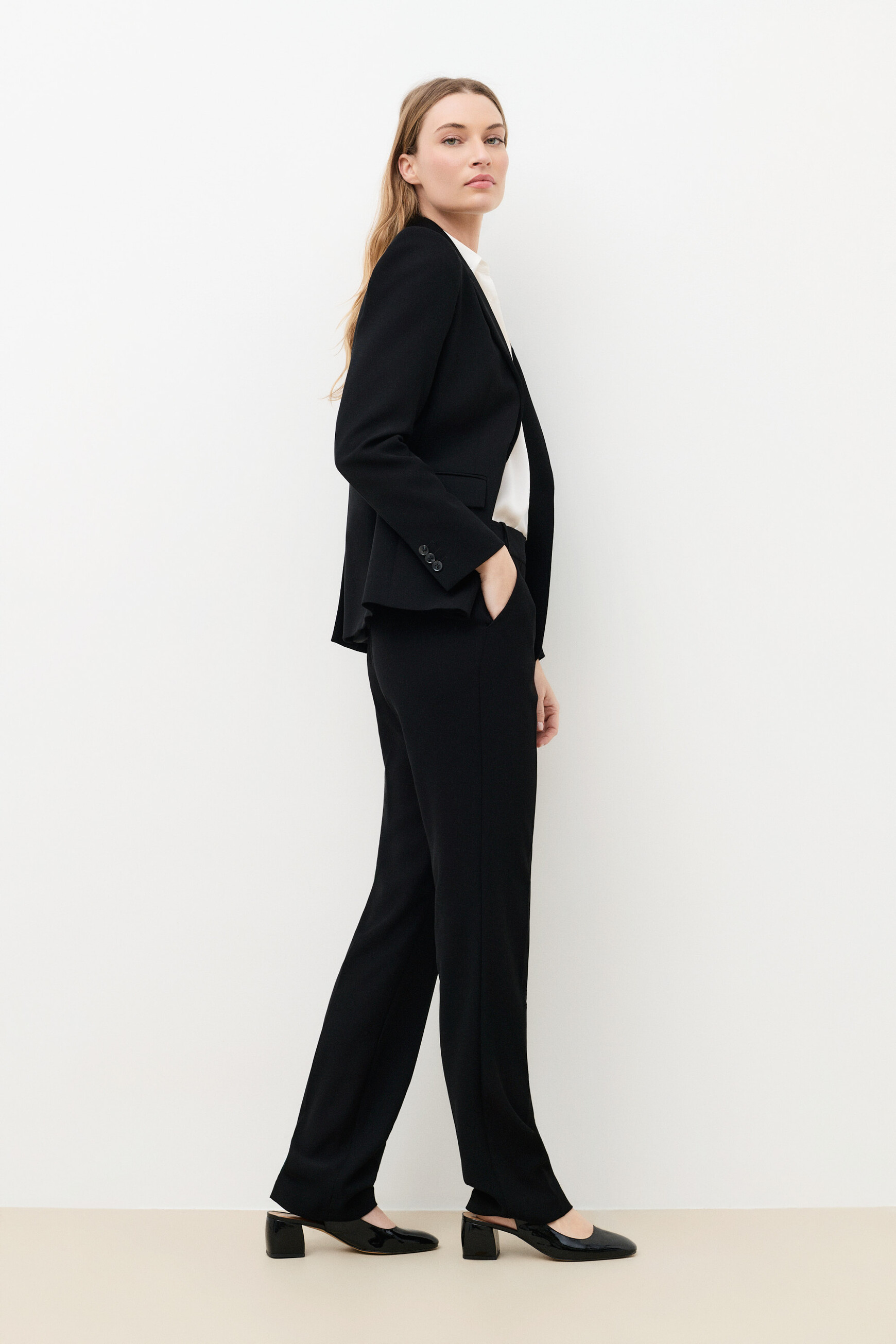 Vantea blazer black woman