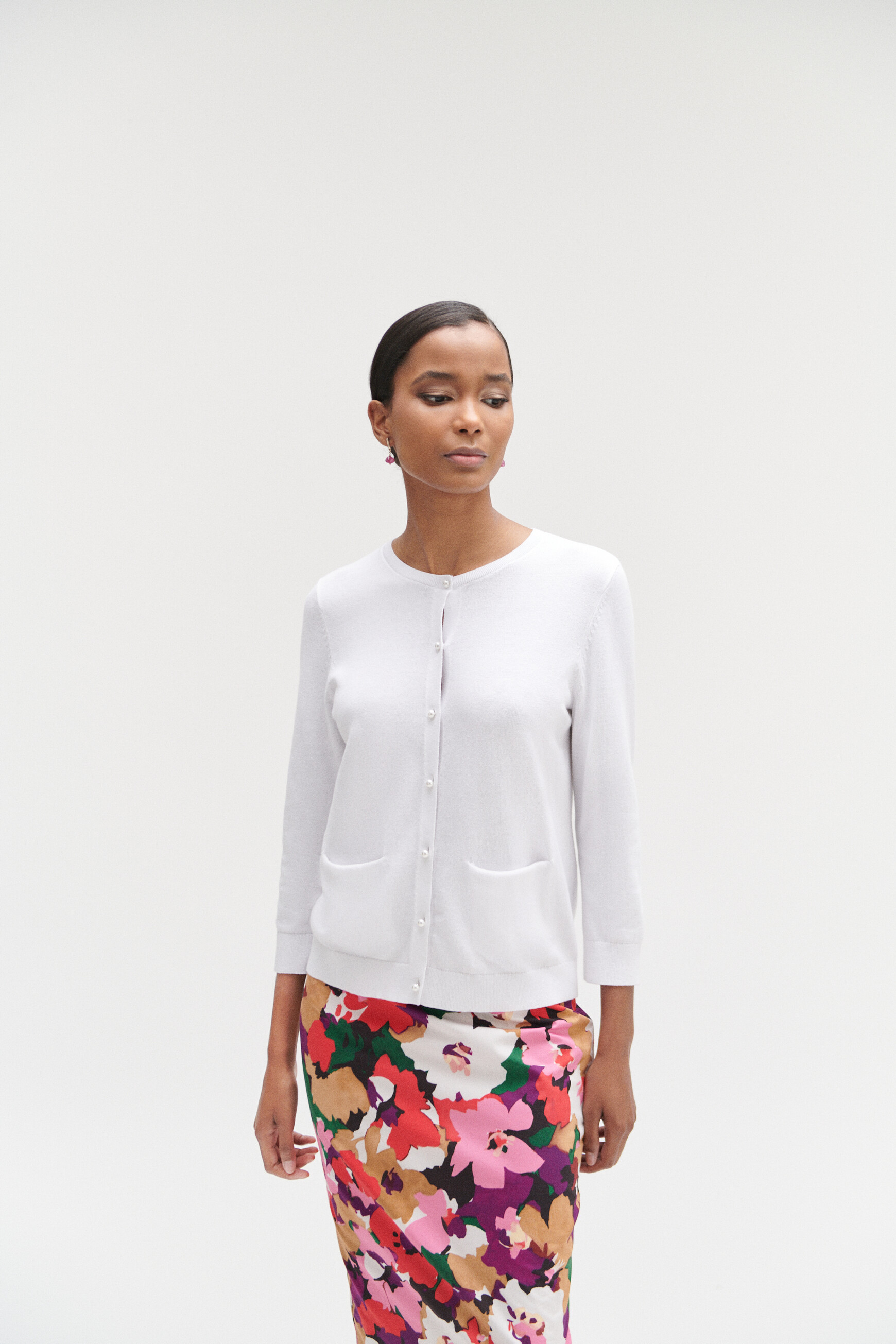 cardigan cary a boutons perles blanc femme Cardigan cary à boutons perlés blanc femme