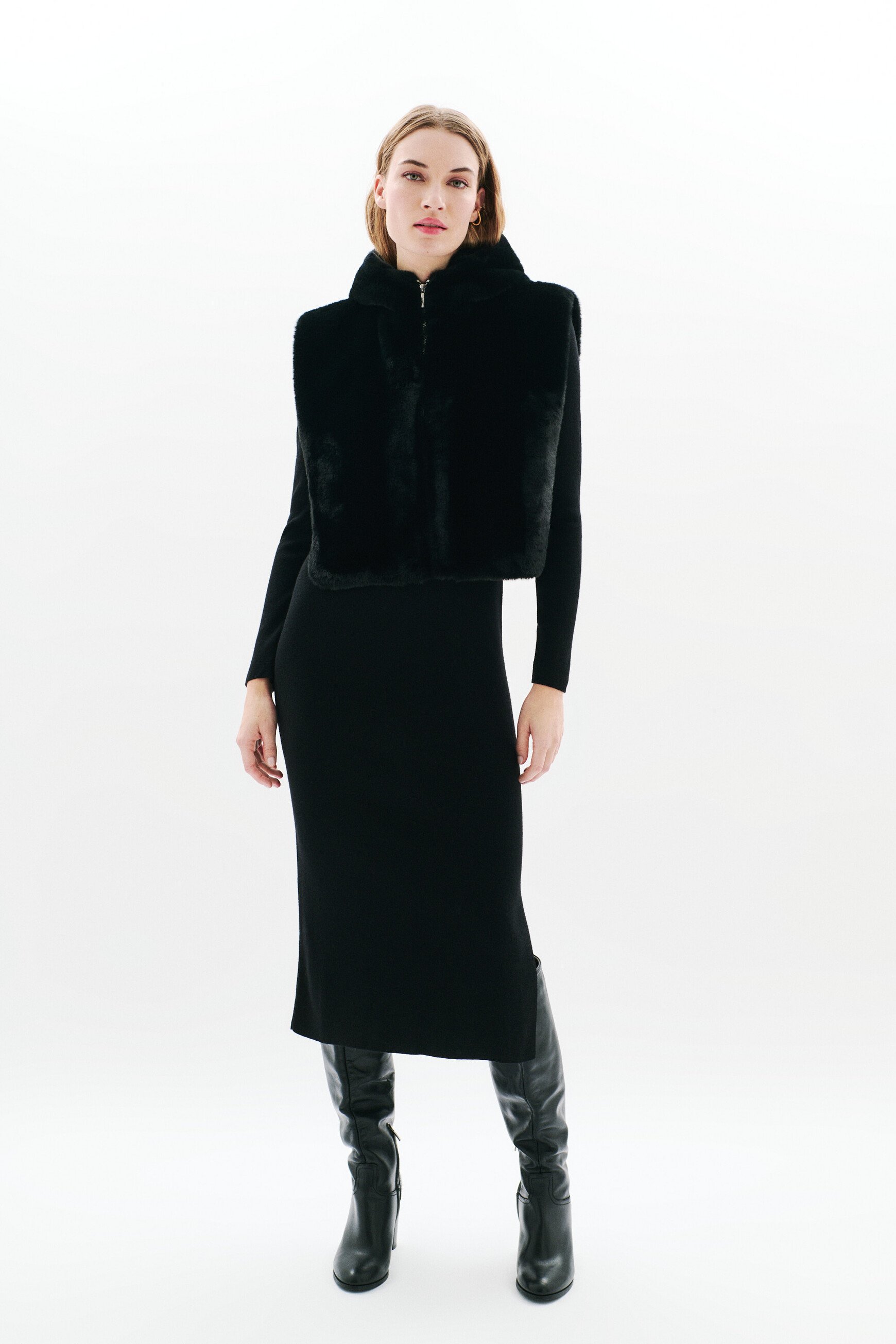 ytara poncho black woman Ytara poncho black woman