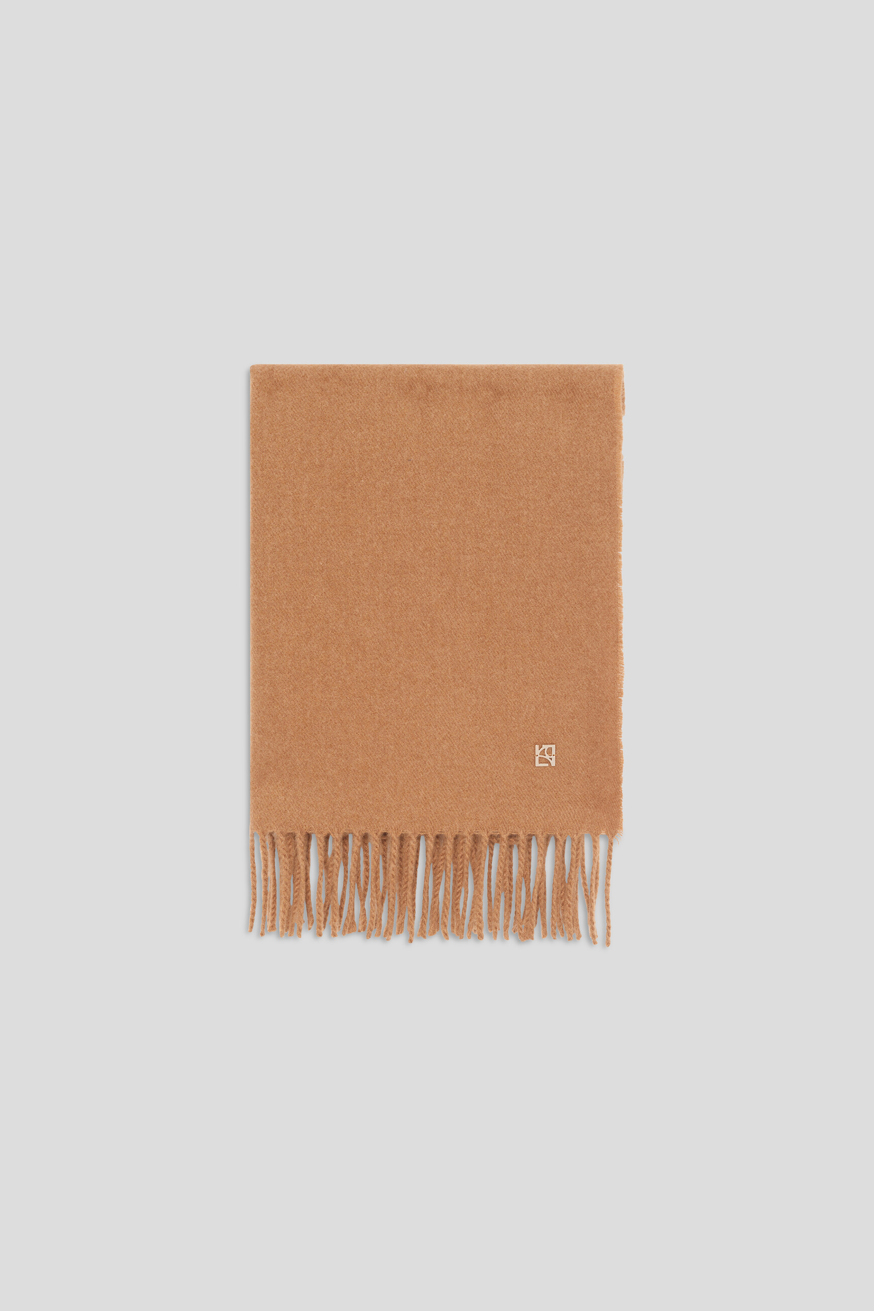 Martuni scarf camel woman