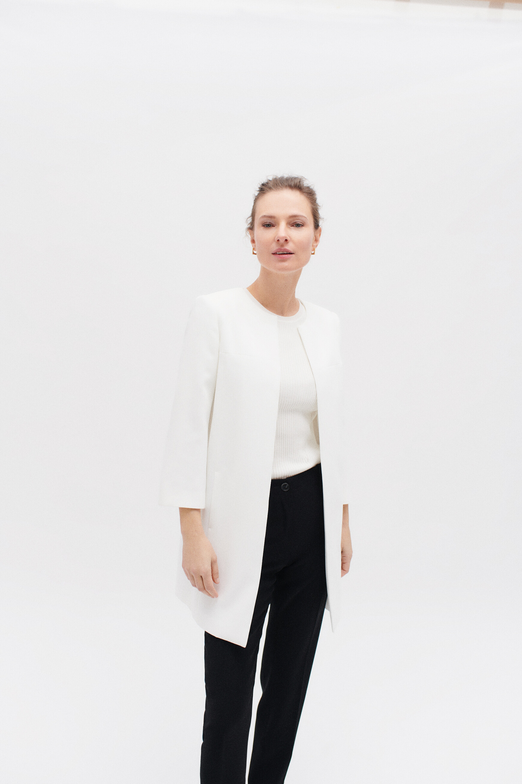 veste longueur midi et coupe structuree ivoire femme Veste longueur midi et coupe structurée. ivoire femme