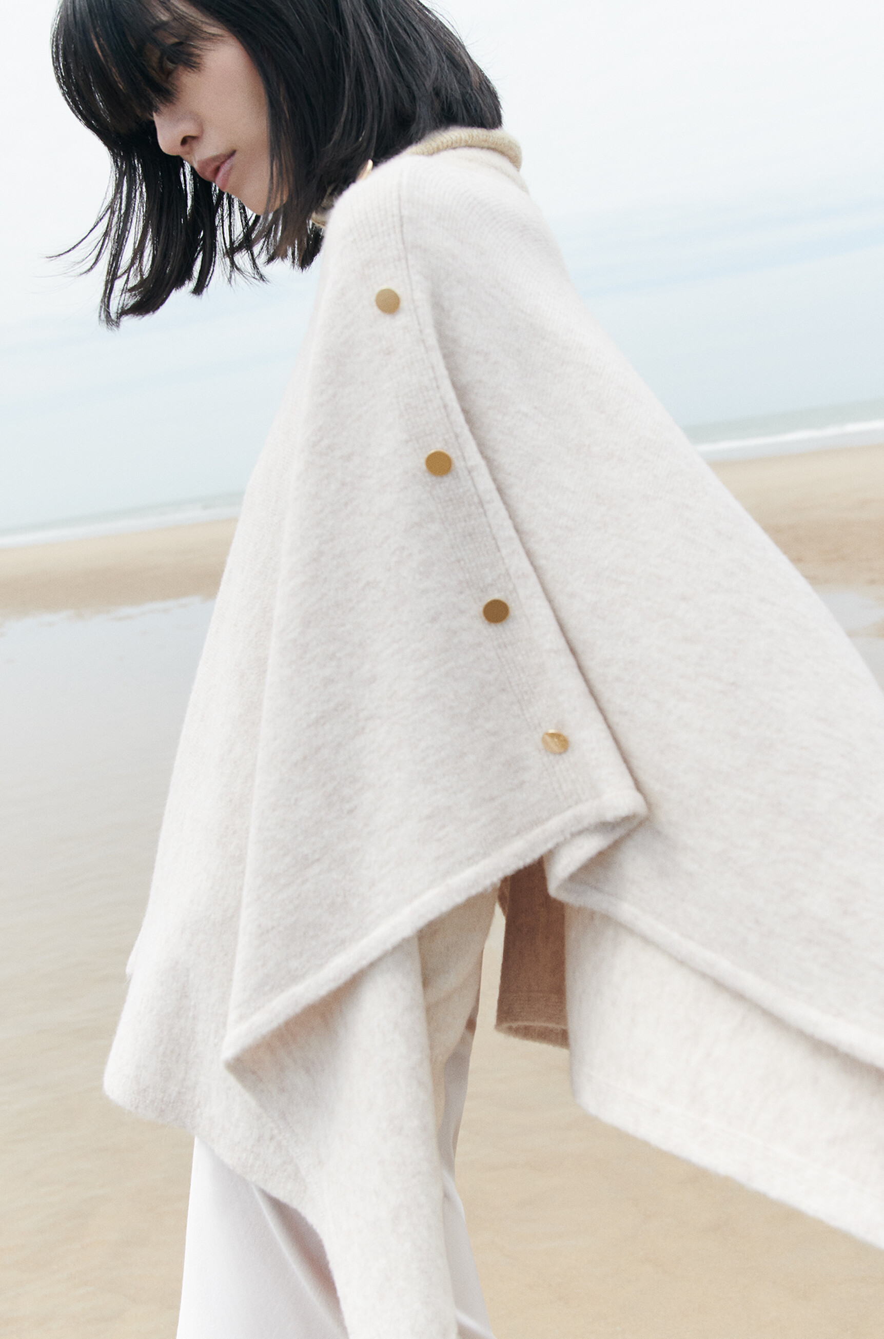 poncho lisa b beige femme