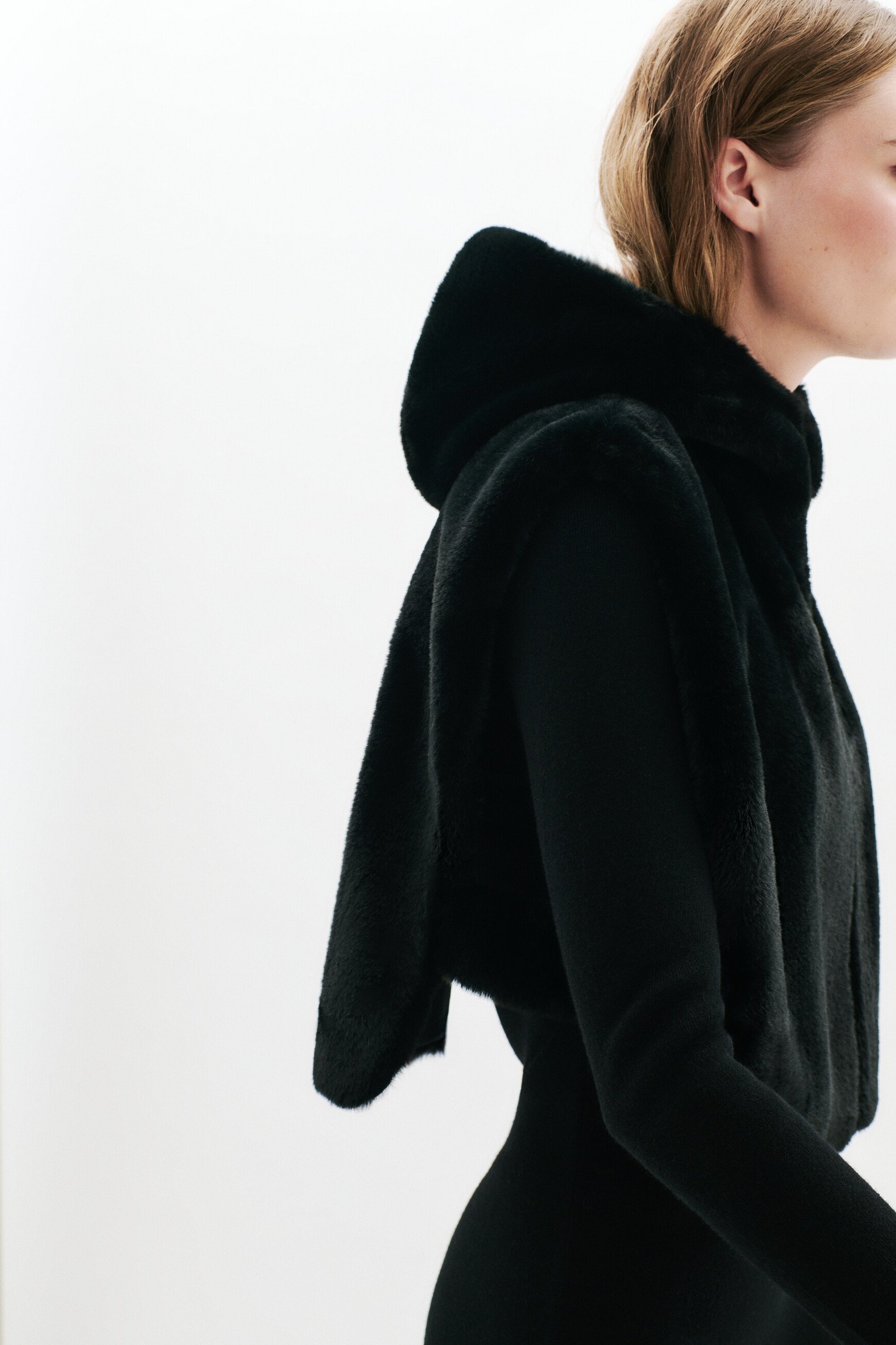 ytara poncho black woman Ytara poncho black woman