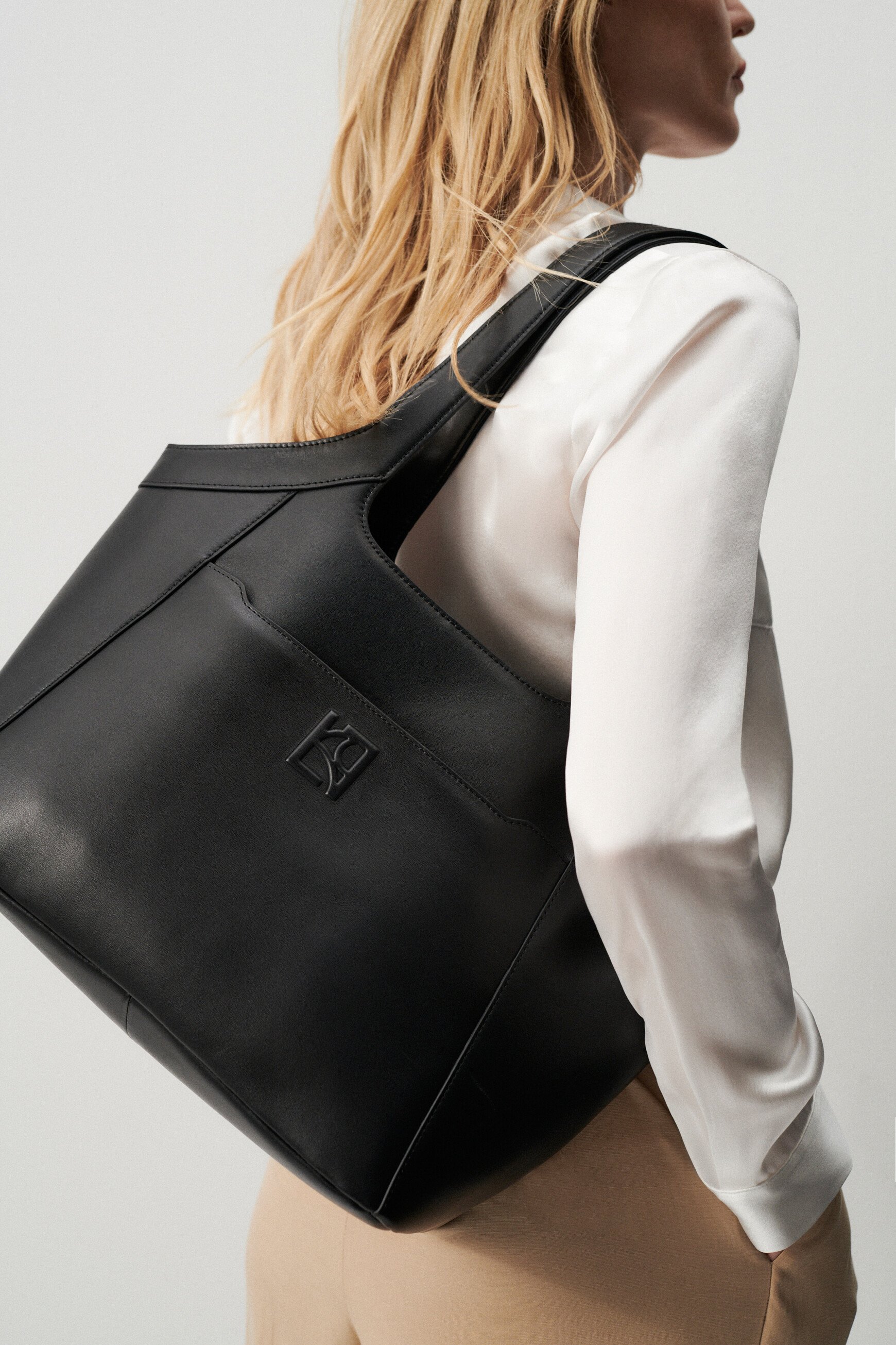 sac sacha en cuir naturel noir femme Sac sacha en cuir naturel noir femme